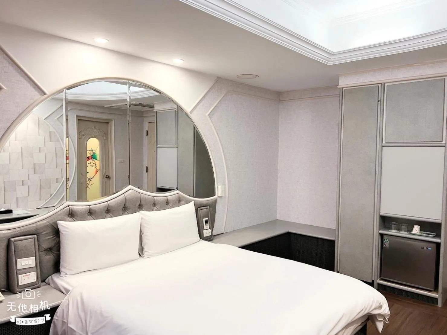 Bedroom, Bed in Blue Sky Hotel