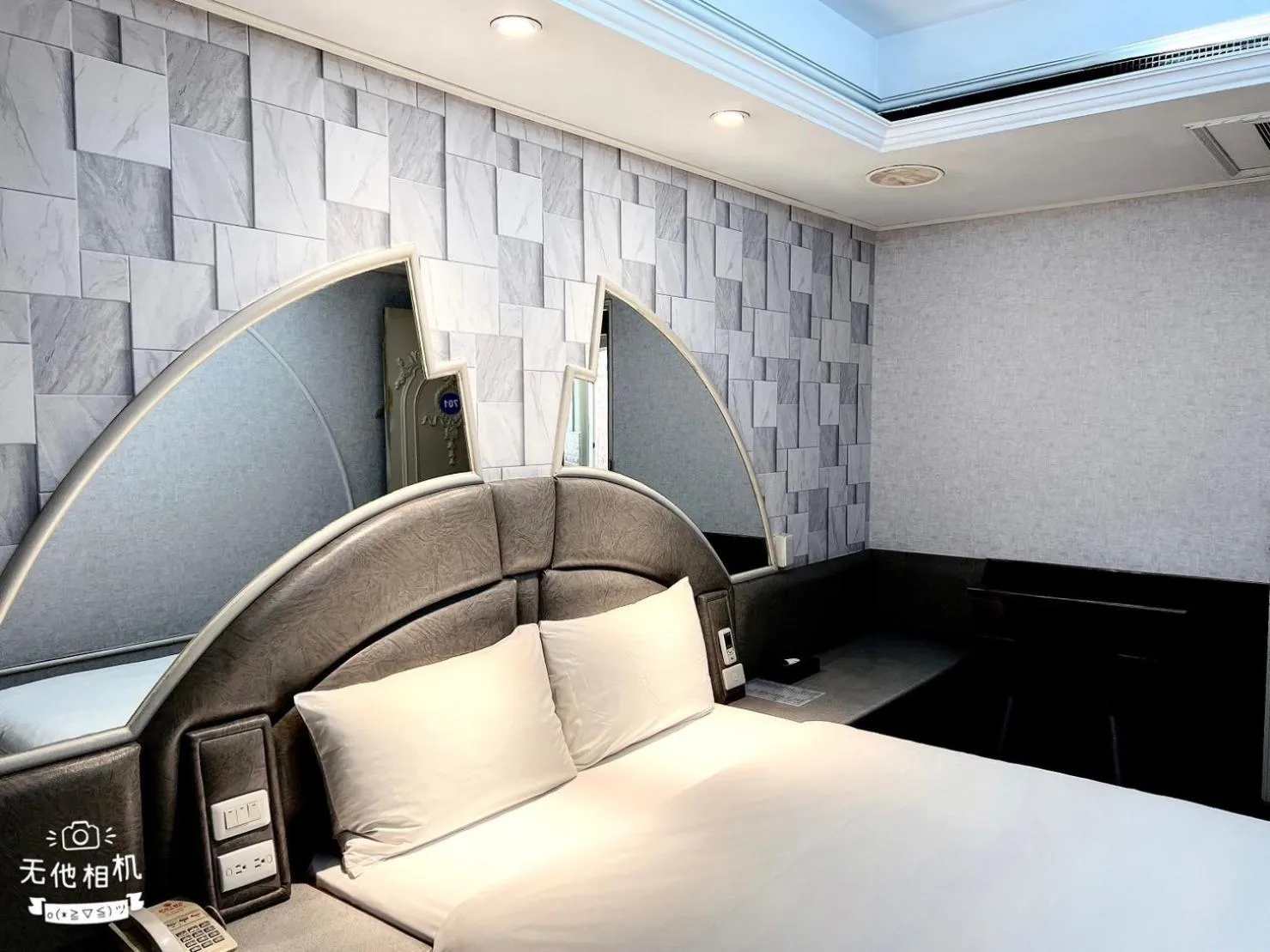 Bedroom, Bed in Blue Sky Hotel