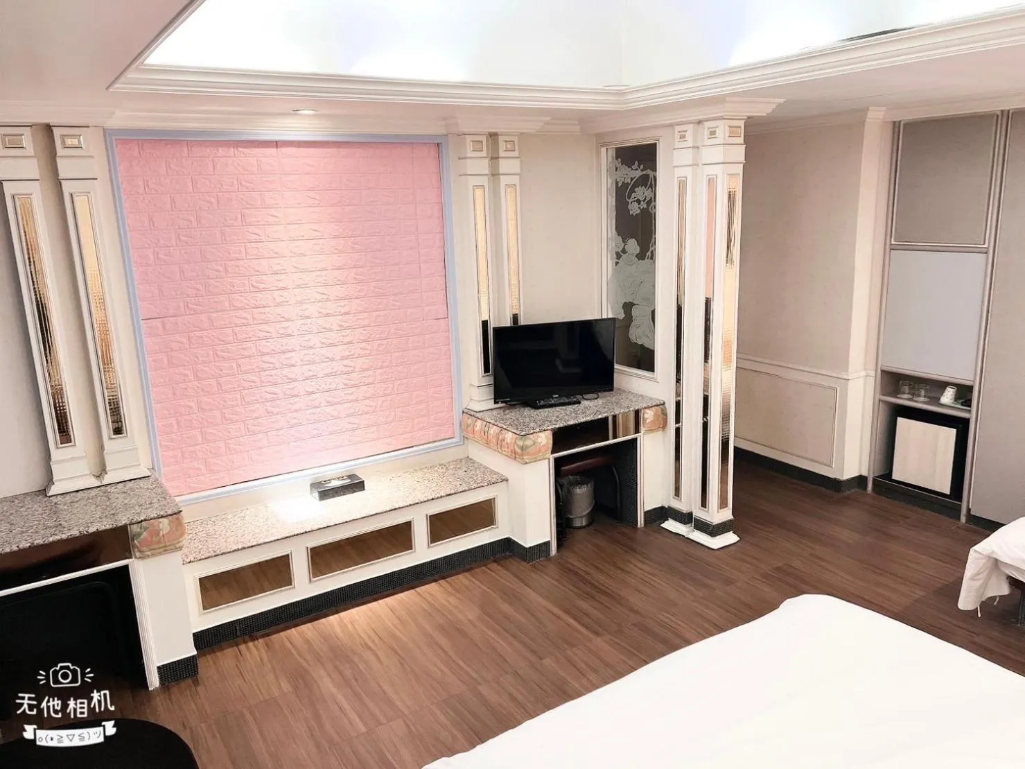 Bedroom, Bed in Blue Sky Hotel