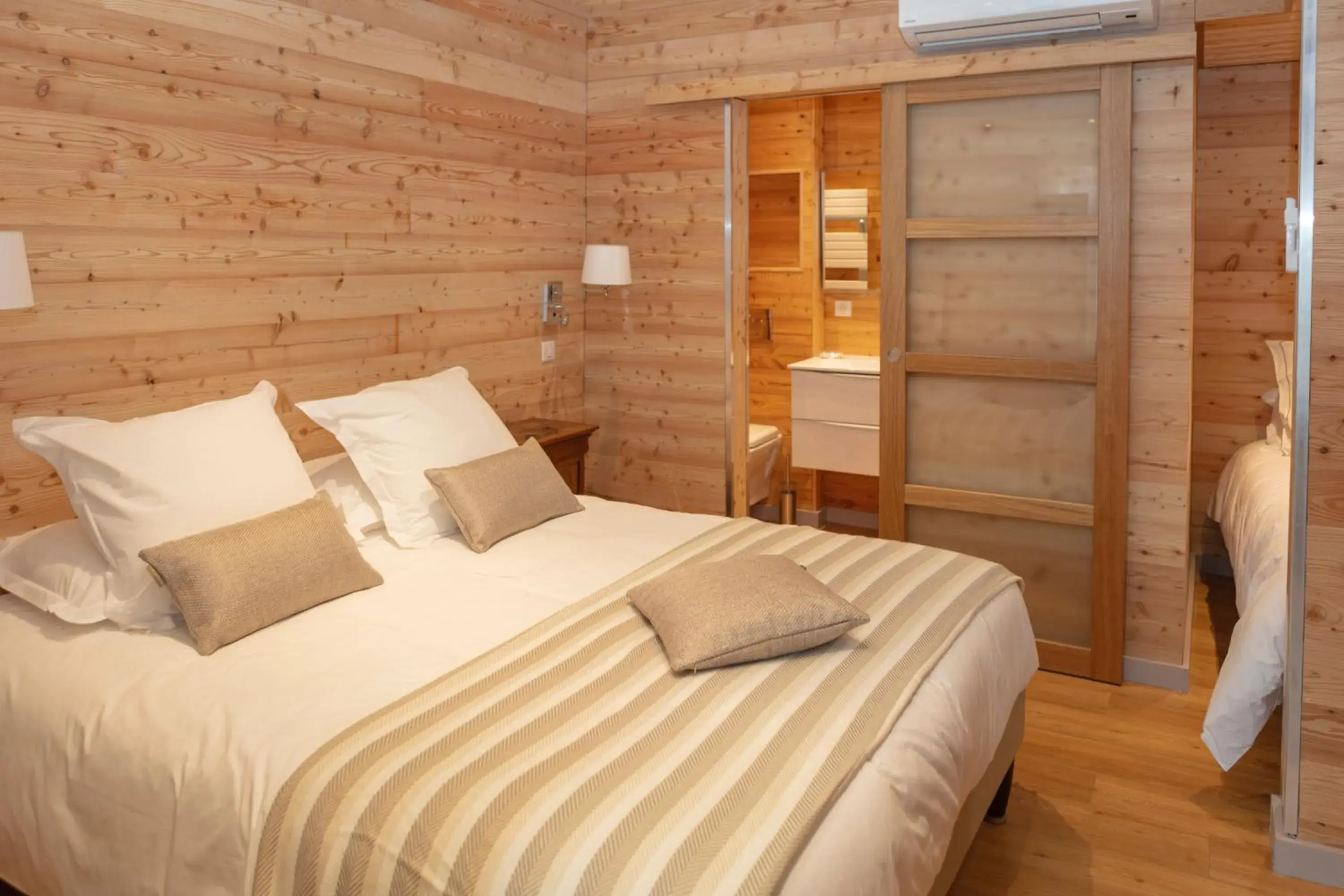 Comfort Triple Room with Shower in Relais Des Alpes Comfort Triple Room with Shower in Relais Des Alpes