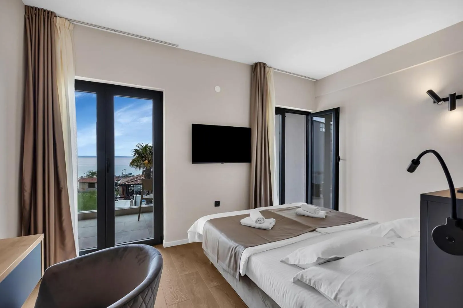 Bed in Beach Hotel Božikovina