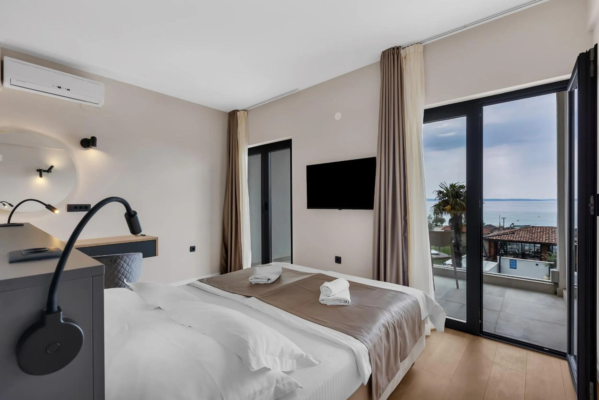 Bed in Beach Hotel Božikovina