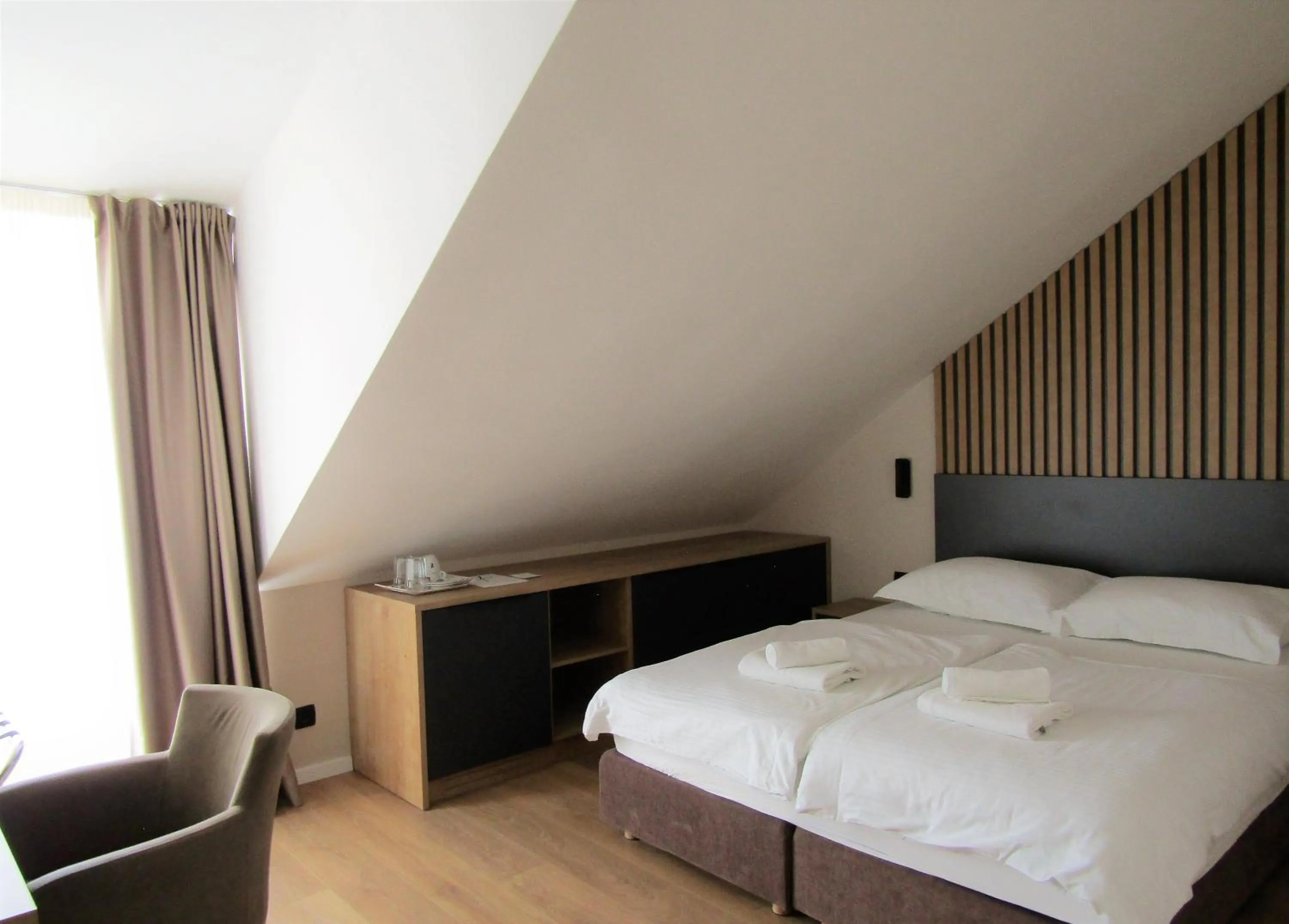 Bed in Beach Hotel Božikovina