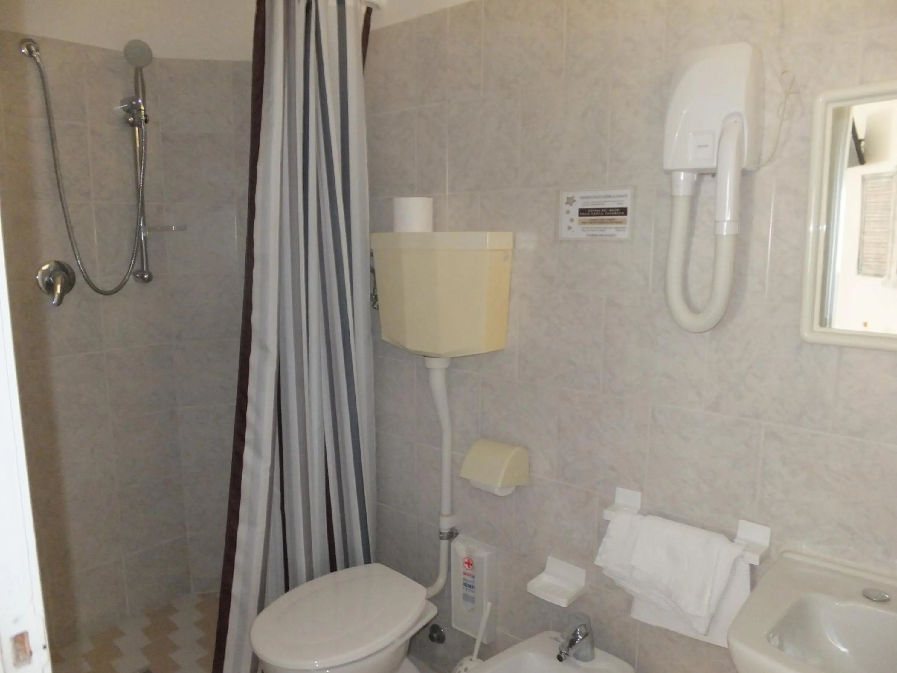 Shower in Ostello Stella Marina