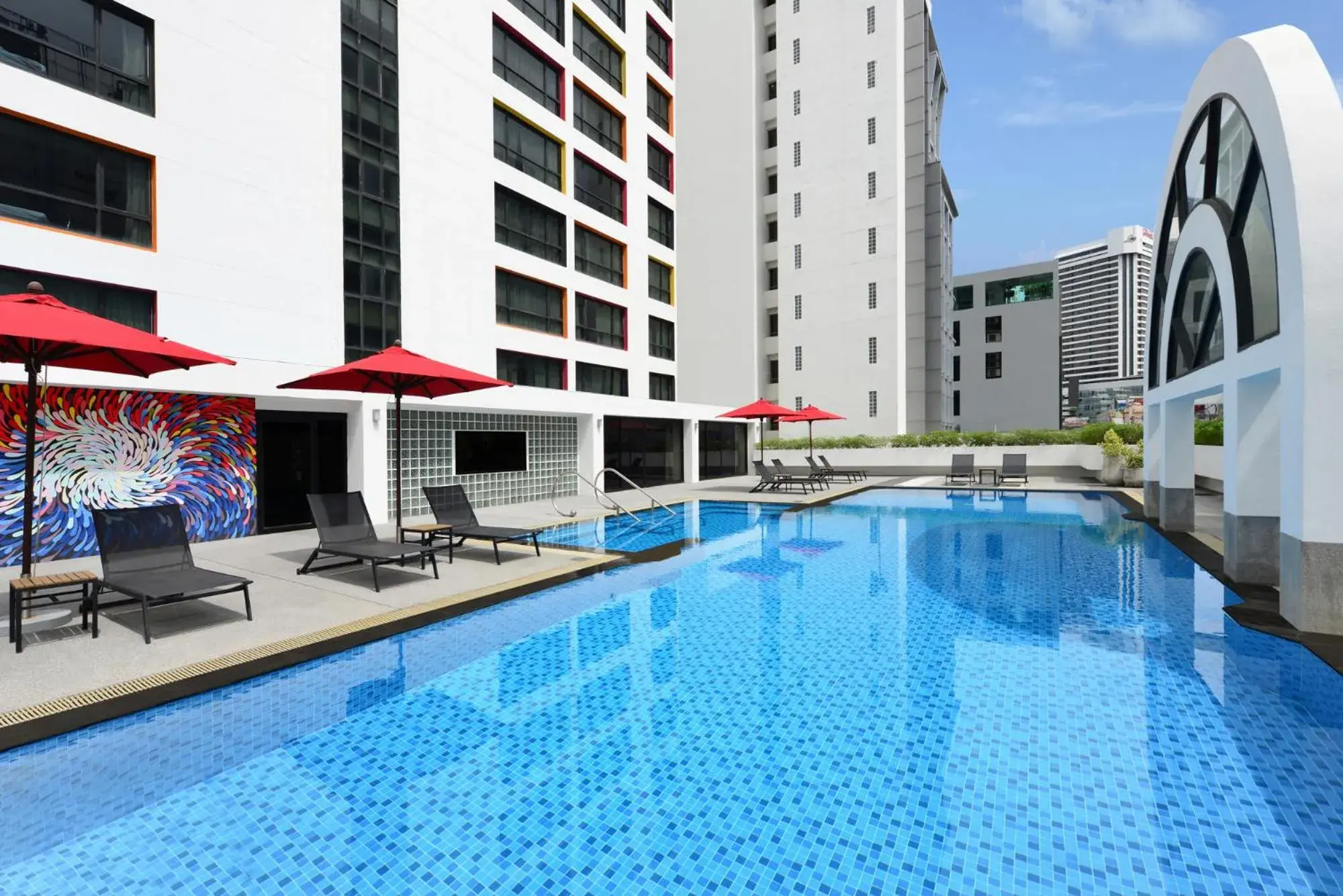 Swimming pool in BelAire Bangkok Sukhumvit Swimming pool in BelAire Bangkok Sukhumvit