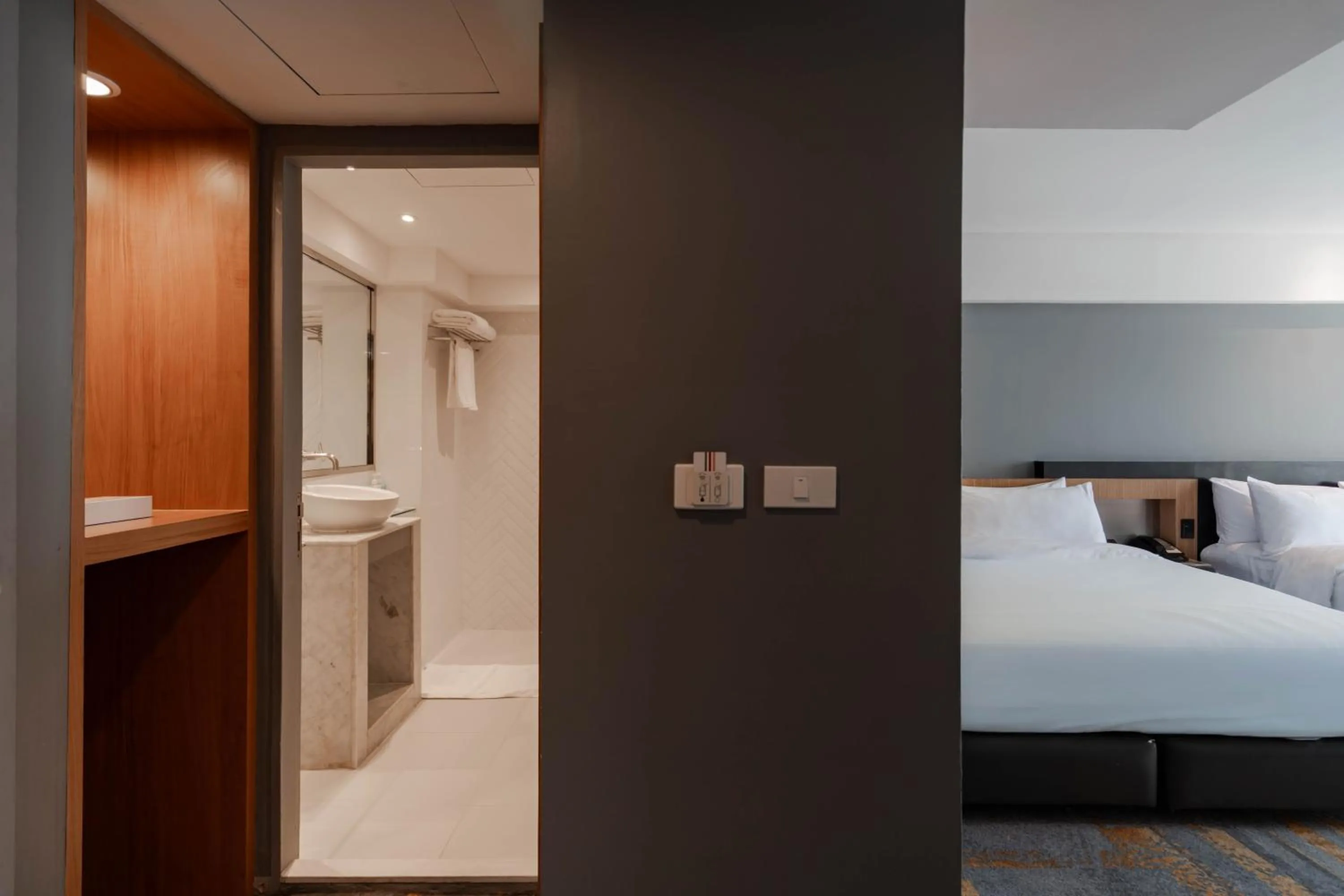 Bathroom, Bed in BelAire Bangkok Sukhumvit