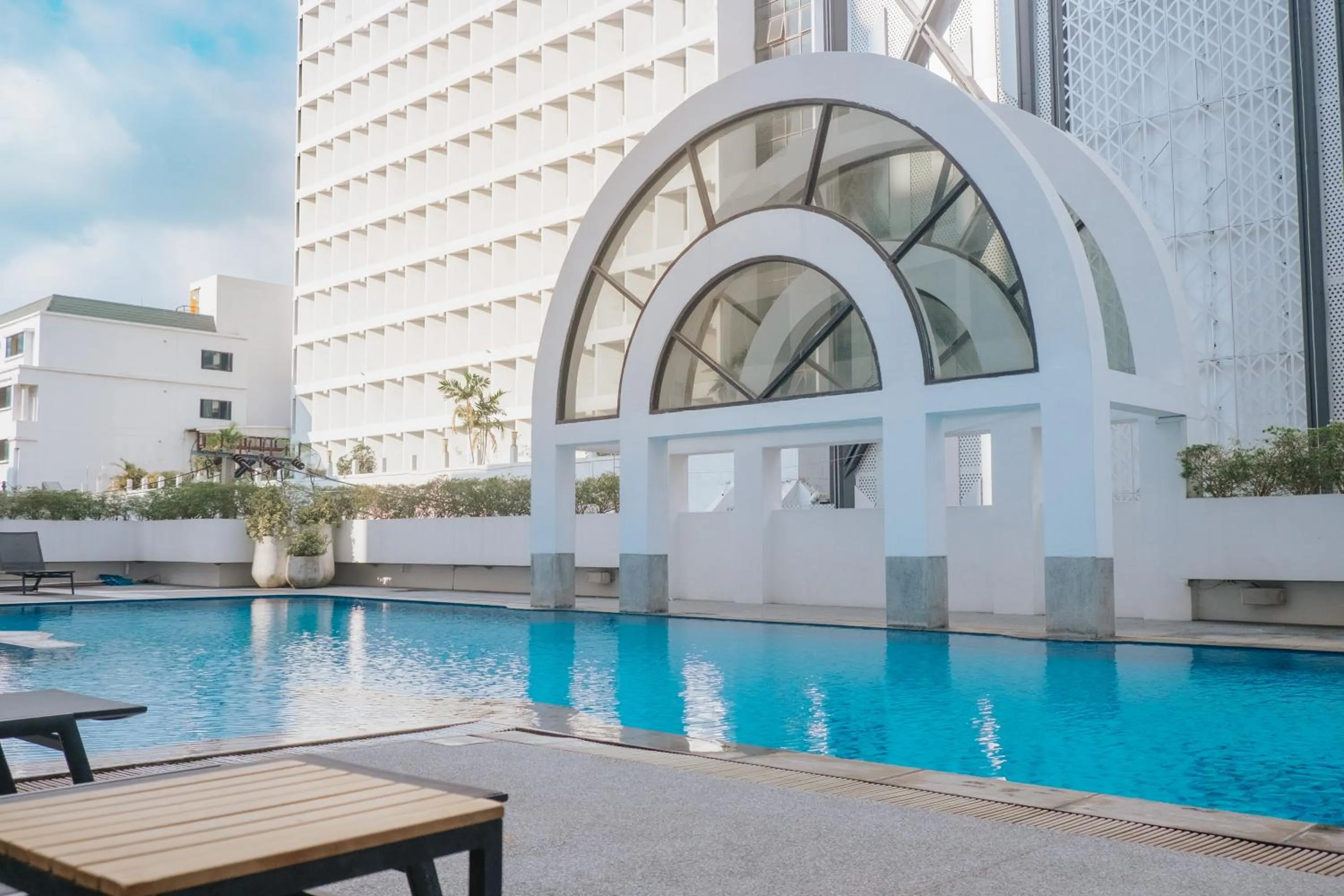 Swimming pool in BelAire Bangkok Sukhumvit