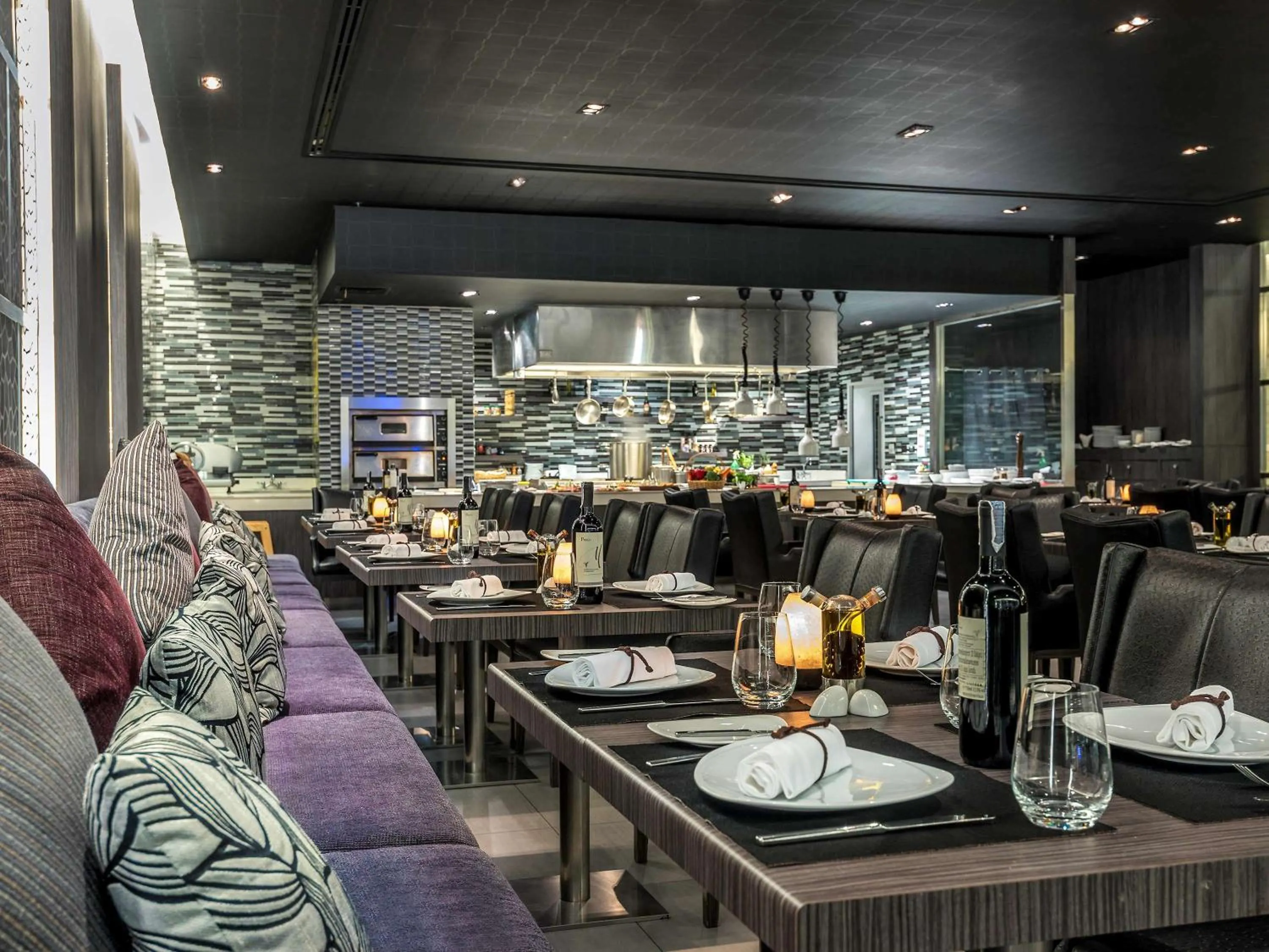 Restaurant/places to eat in Novotel Bangkok IMPACT