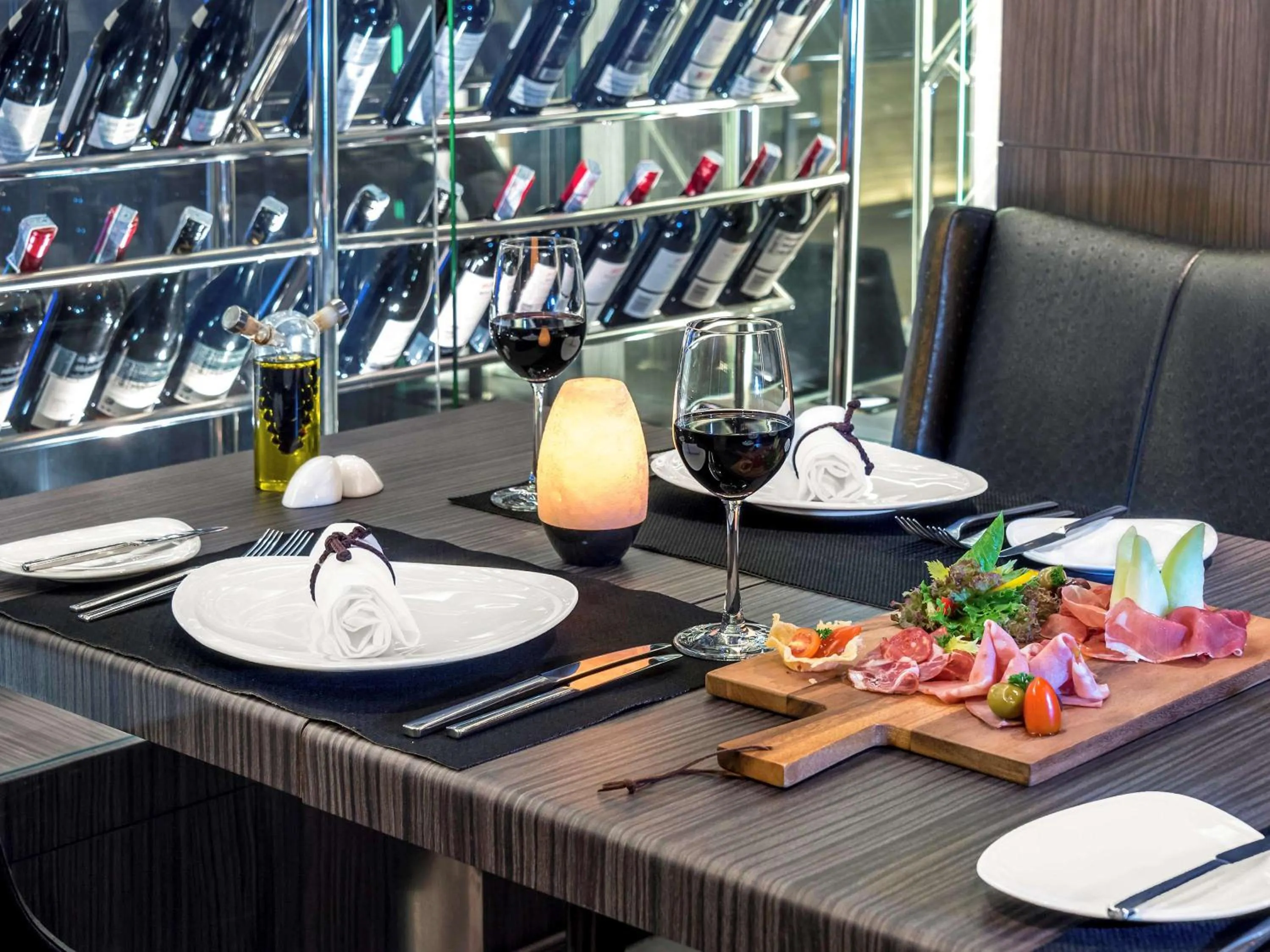 Restaurant/places to eat in Novotel Bangkok IMPACT