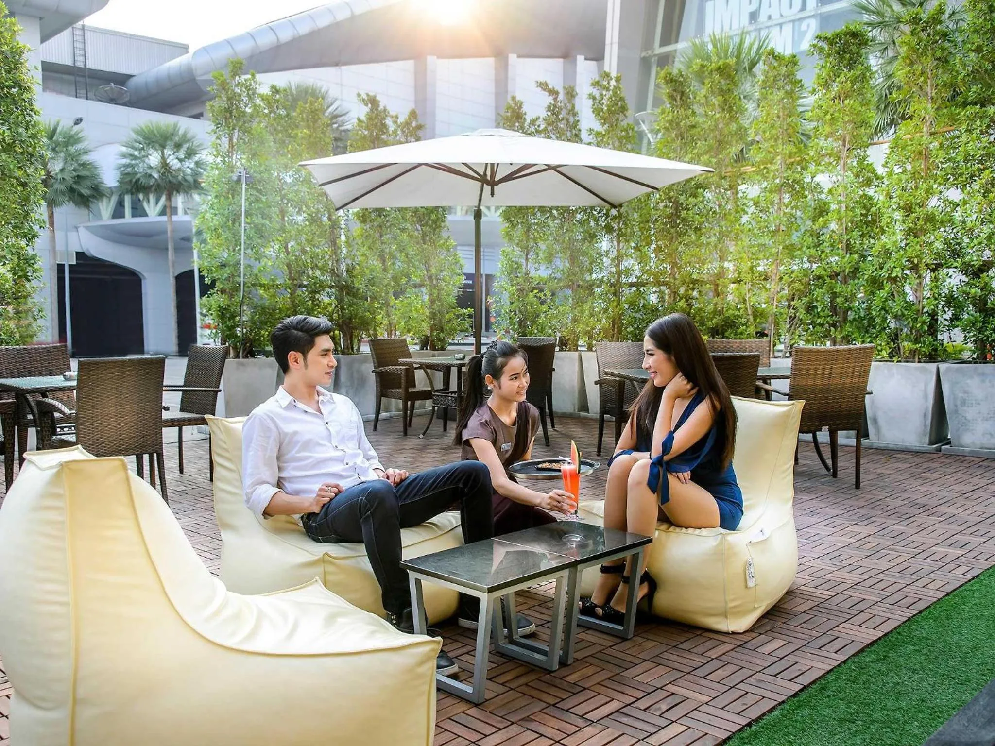 Lounge or bar in Novotel Bangkok IMPACT