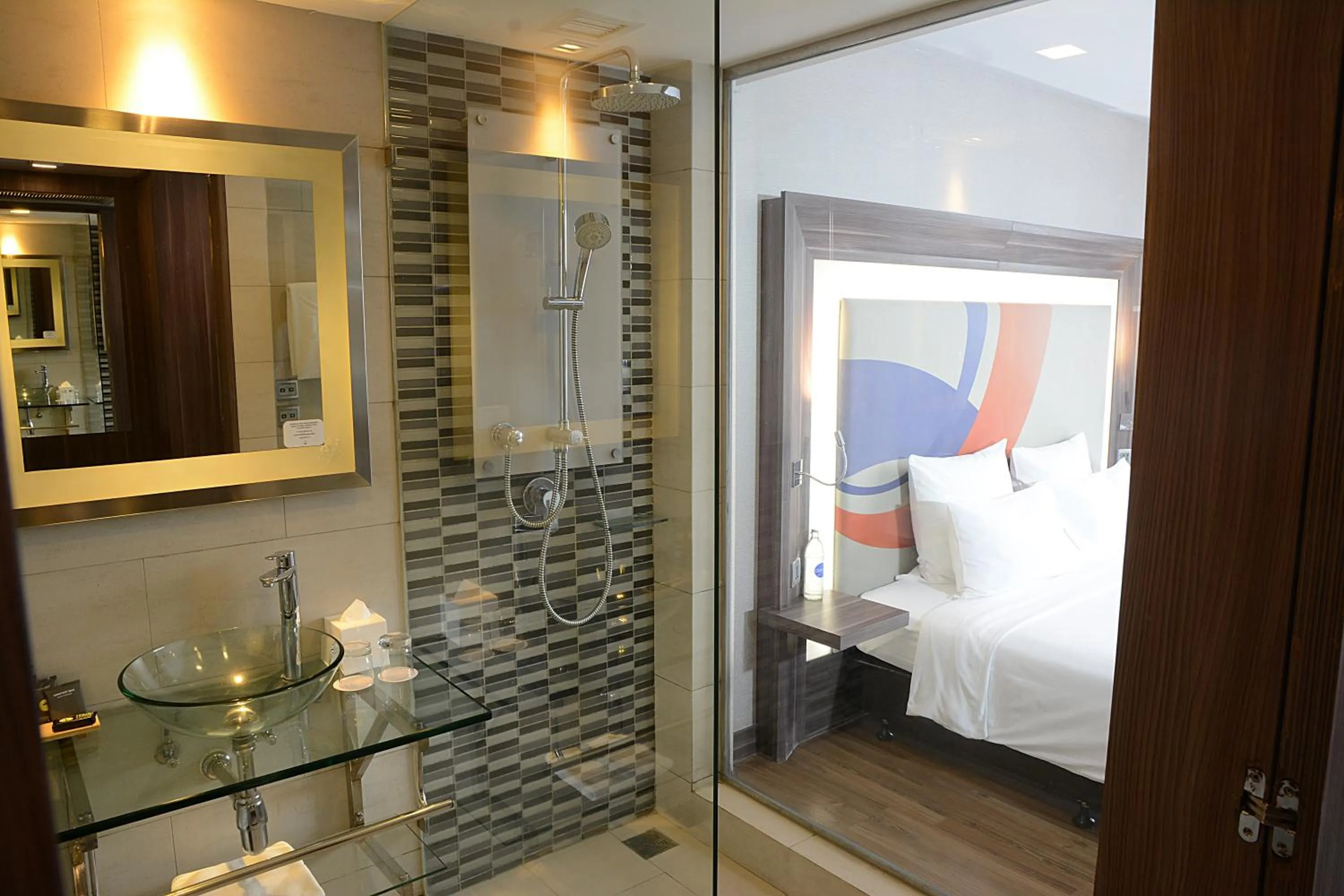 Bathroom, Bed in Novotel Bangkok IMPACT