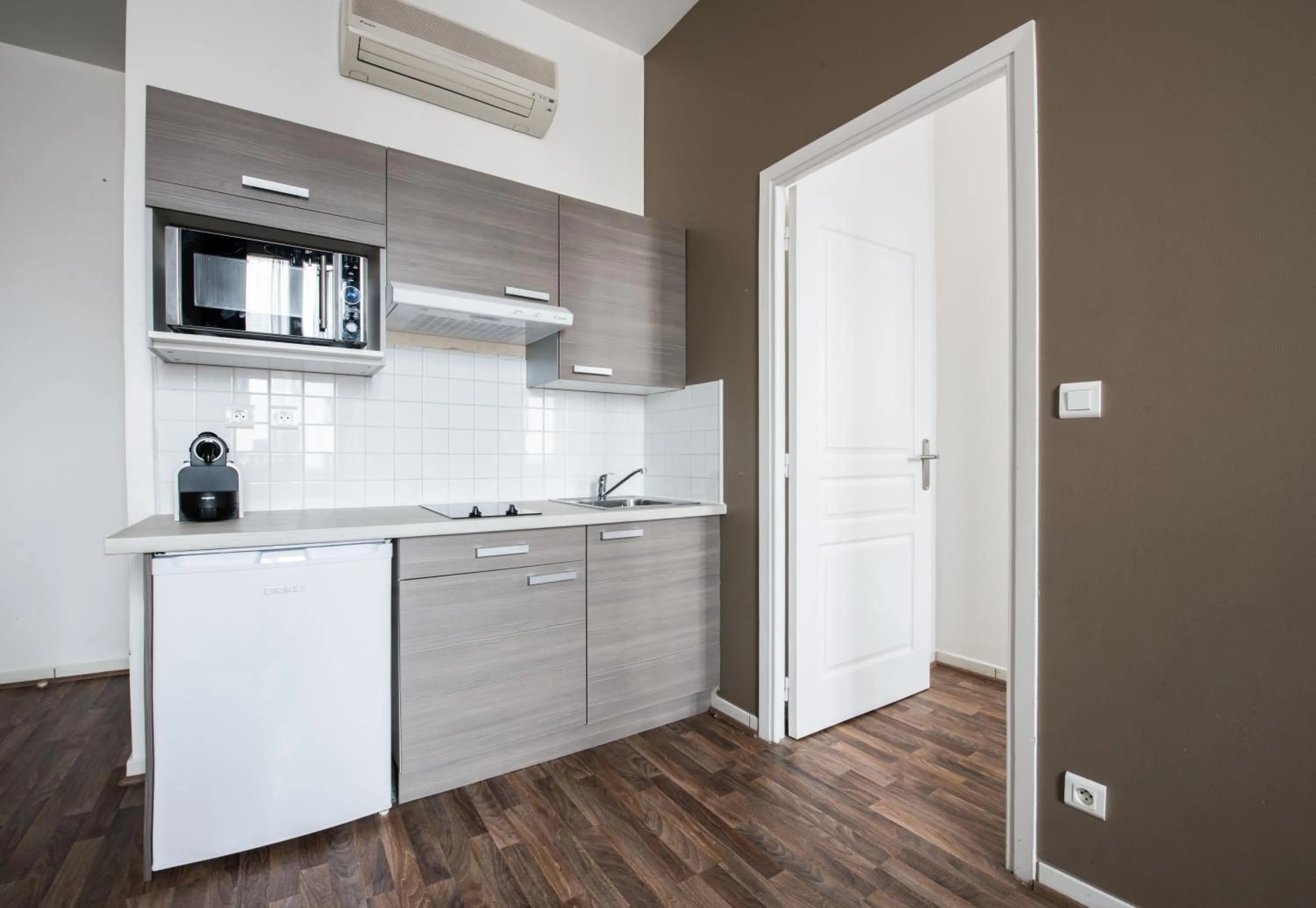 Kitchen or kitchenette in Florella Marceau Apartment