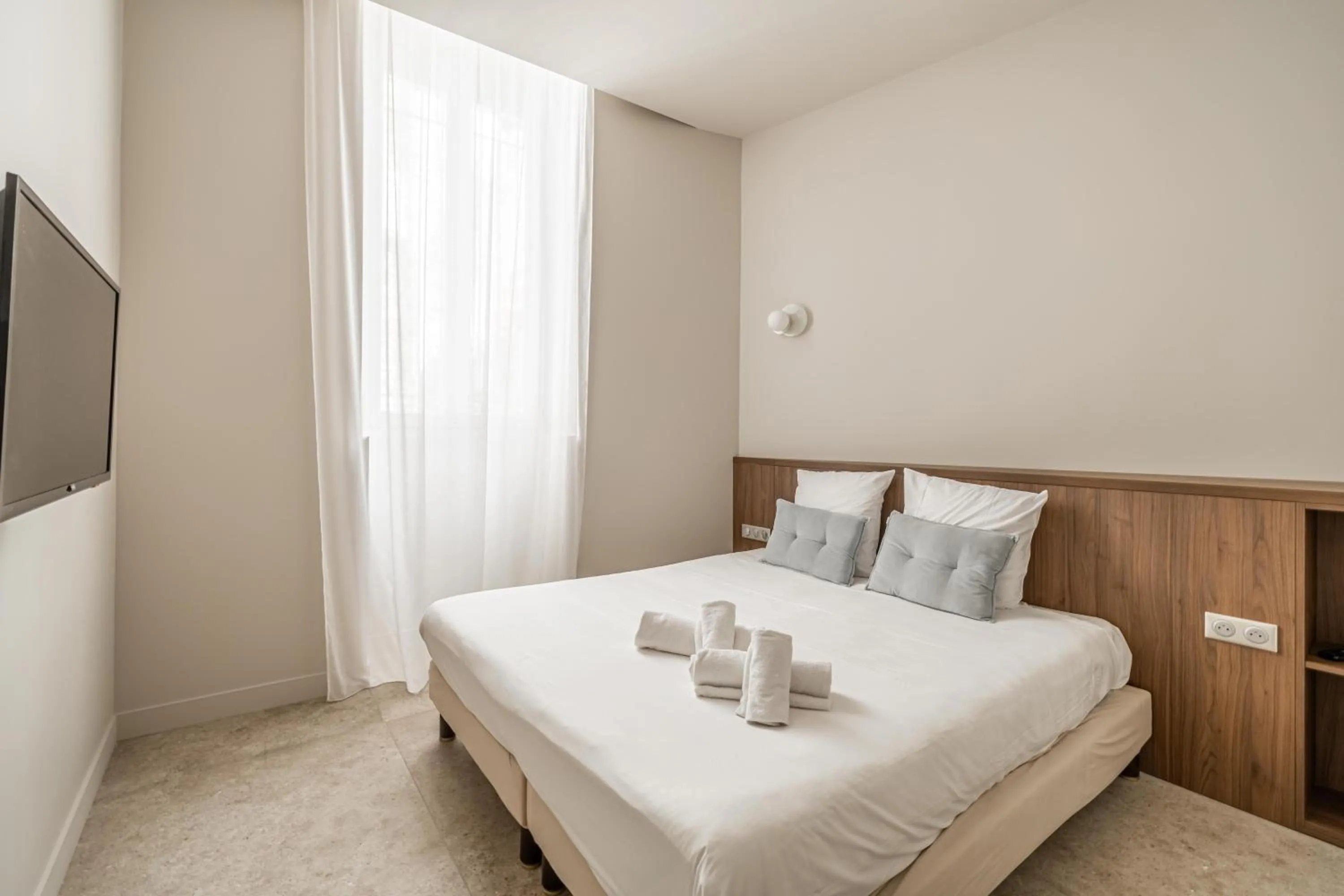 Bedroom, Bed in Florella Marceau Apartment