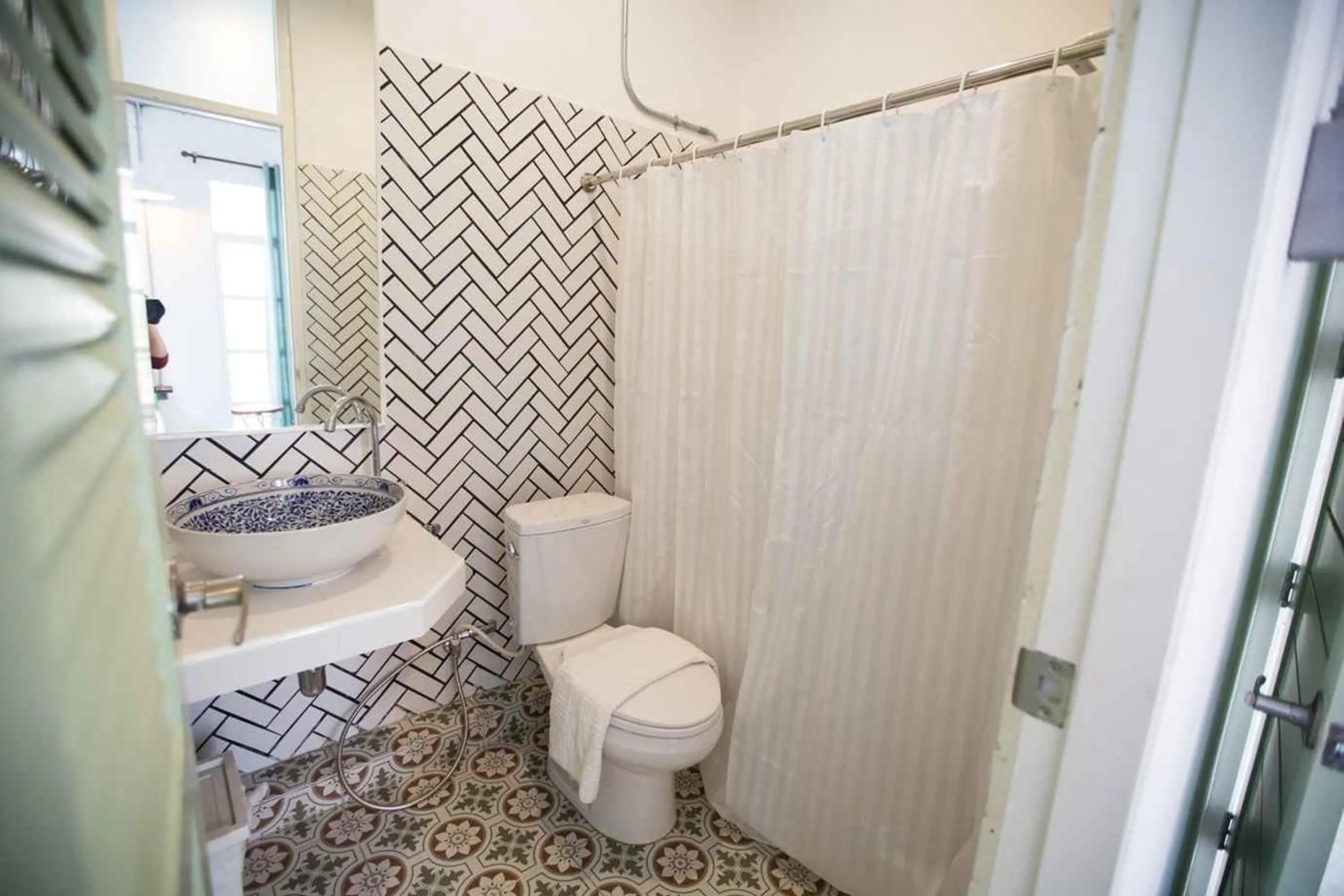 Shower in Memmoth Cafe & Hostel in Lampang