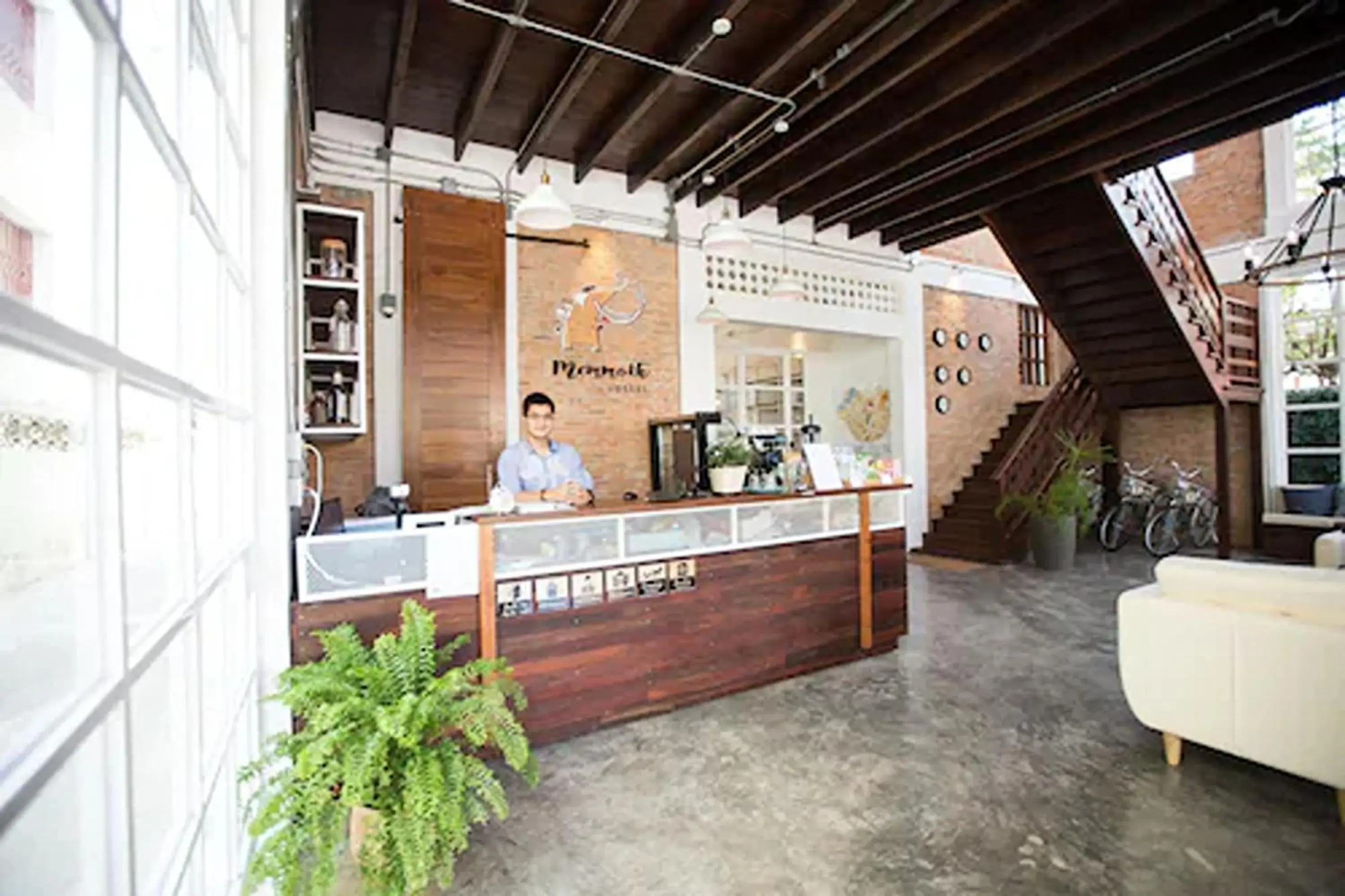 Lobby or reception in Memmoth Cafe & Hostel in Lampang Lobby or reception in Memmoth Cafe & Hostel in Lampang