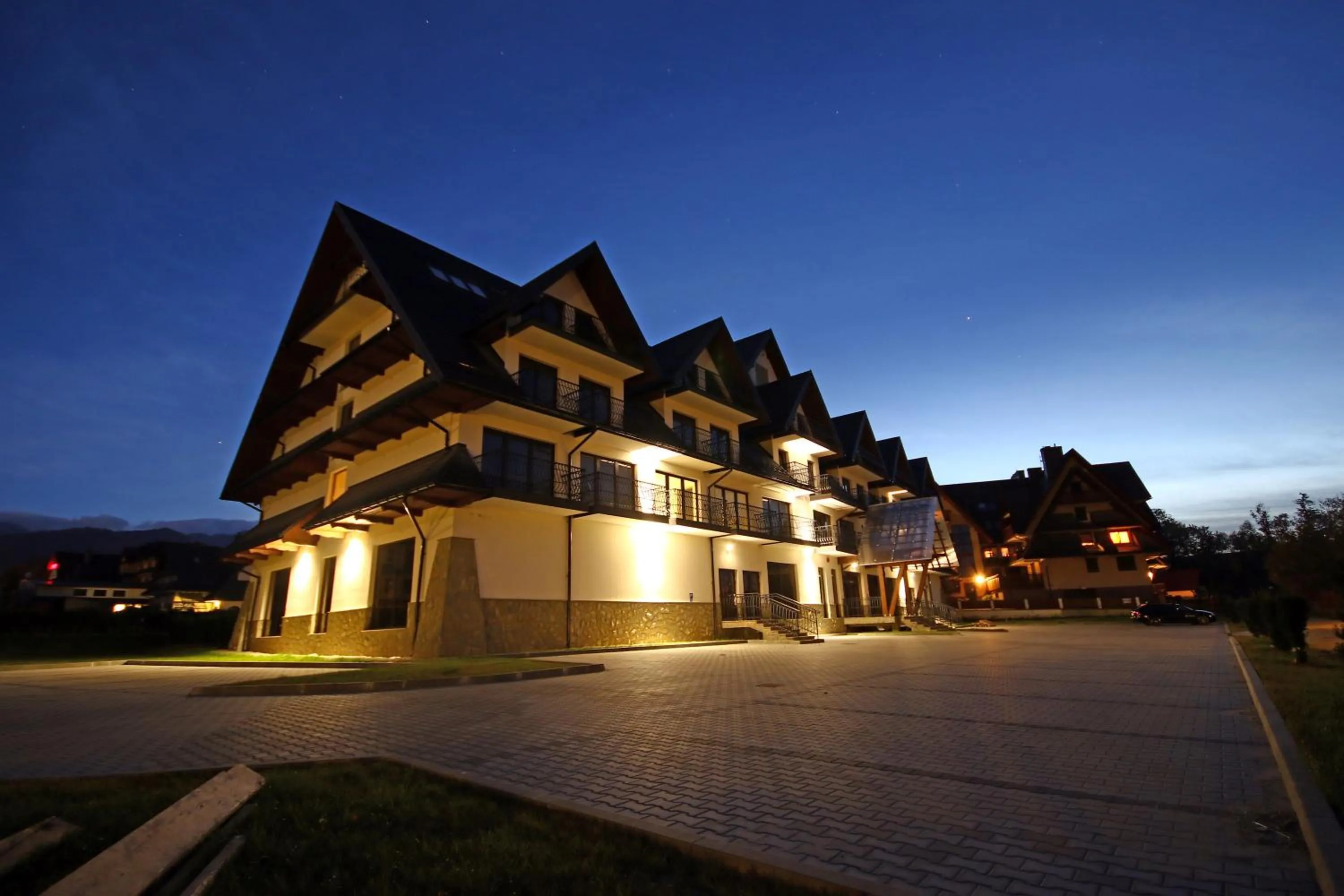 Street view in Hotel Paryski Art & Business Zakopane - Basen Jacuzzi Sauna Małpi Gaj
