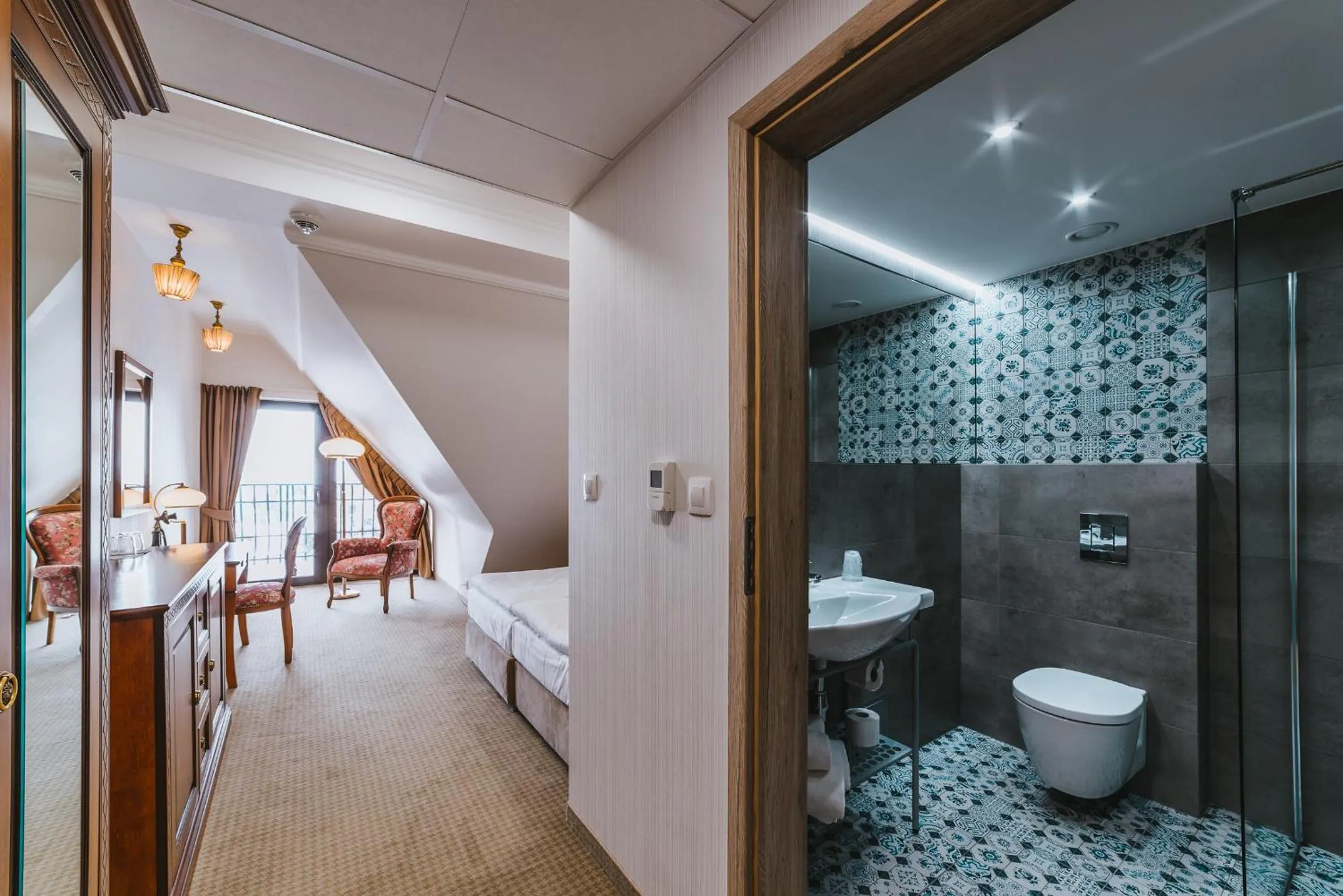 Bathroom in Hotel Paryski Art & Business Zakopane - Basen Jacuzzi Sauna Małpi Gaj