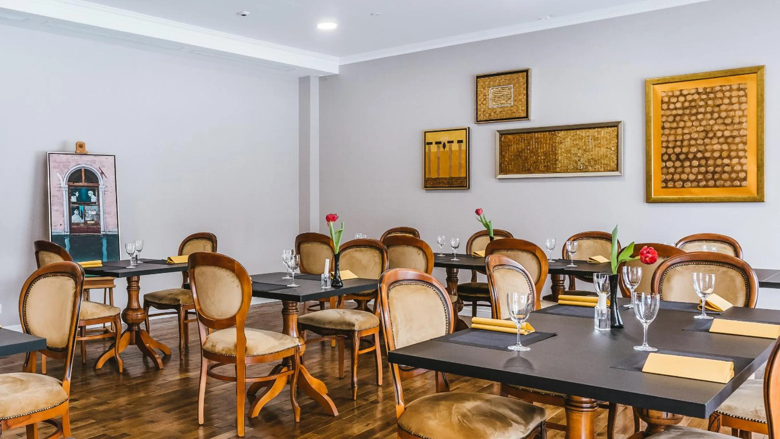 Restaurant/places to eat in Hotel Paryski Art & Business Zakopane - Basen Jacuzzi Sauna Małpi Gaj