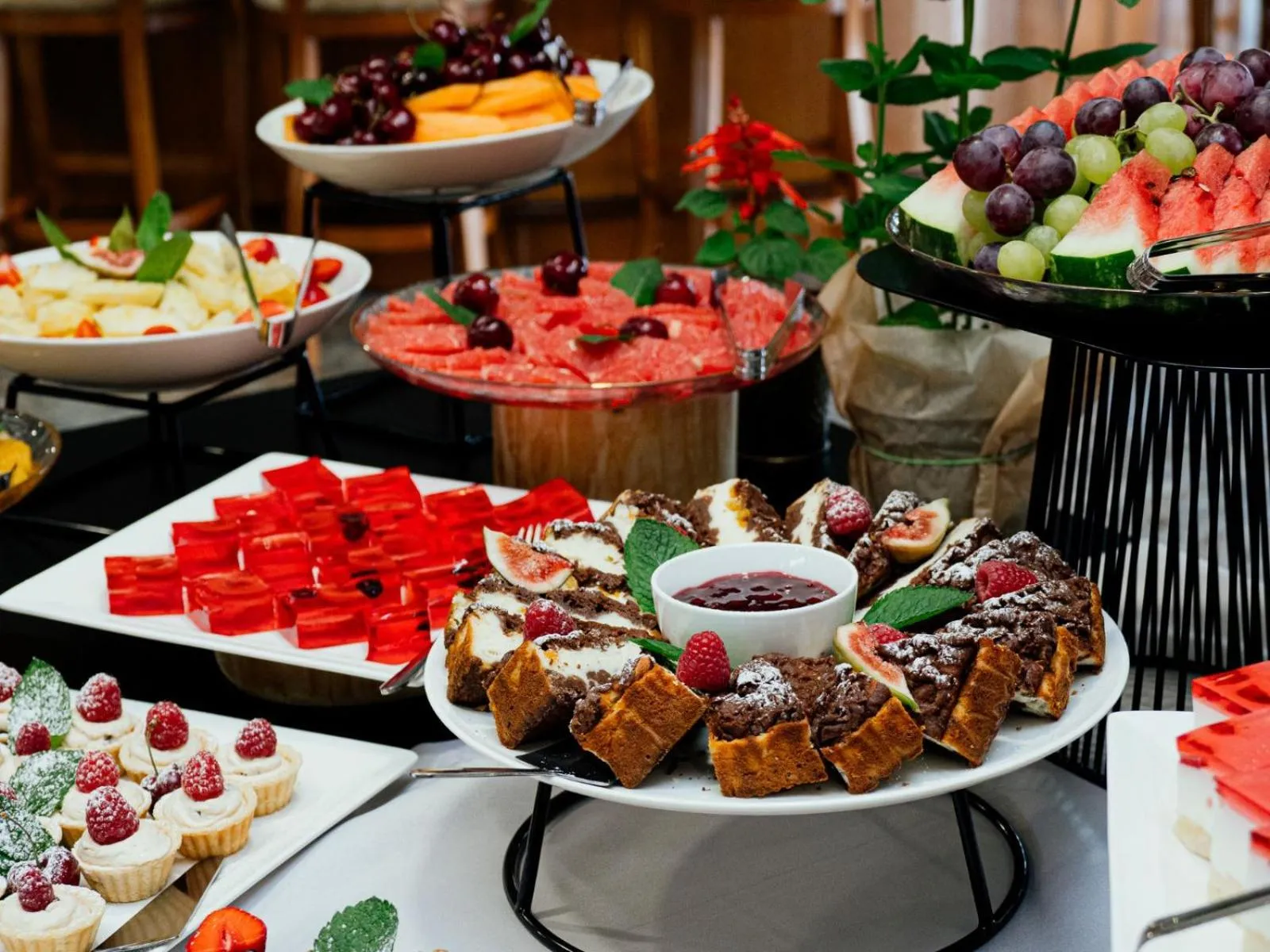 Restaurant/places to eat in Hotel Paryski Art & Business Zakopane - Basen Jacuzzi Sauna Małpi Gaj