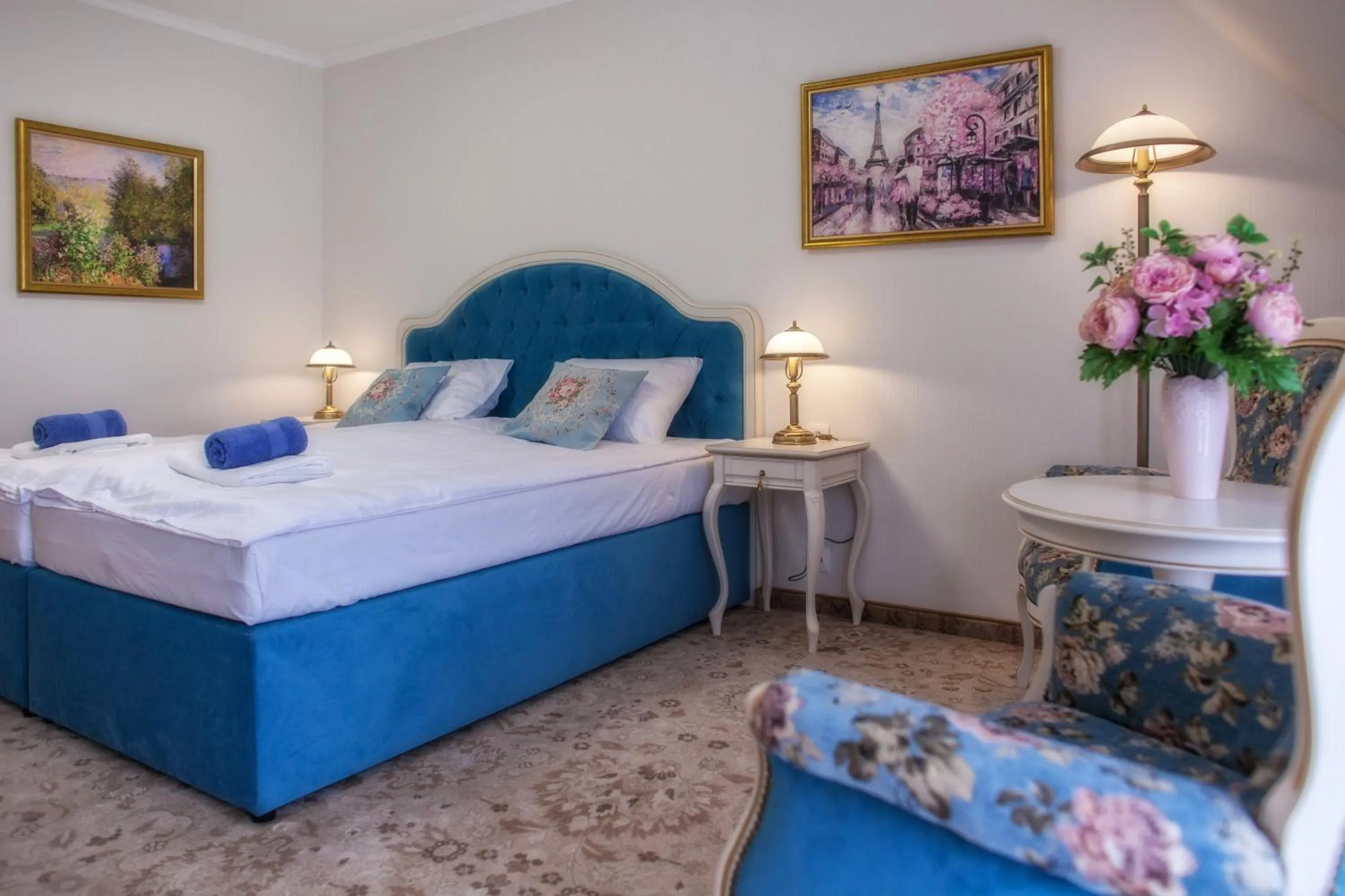 Photo of the whole room, Bed in Hotel Paryski Art & Business Zakopane - Basen Jacuzzi Sauna Małpi Gaj