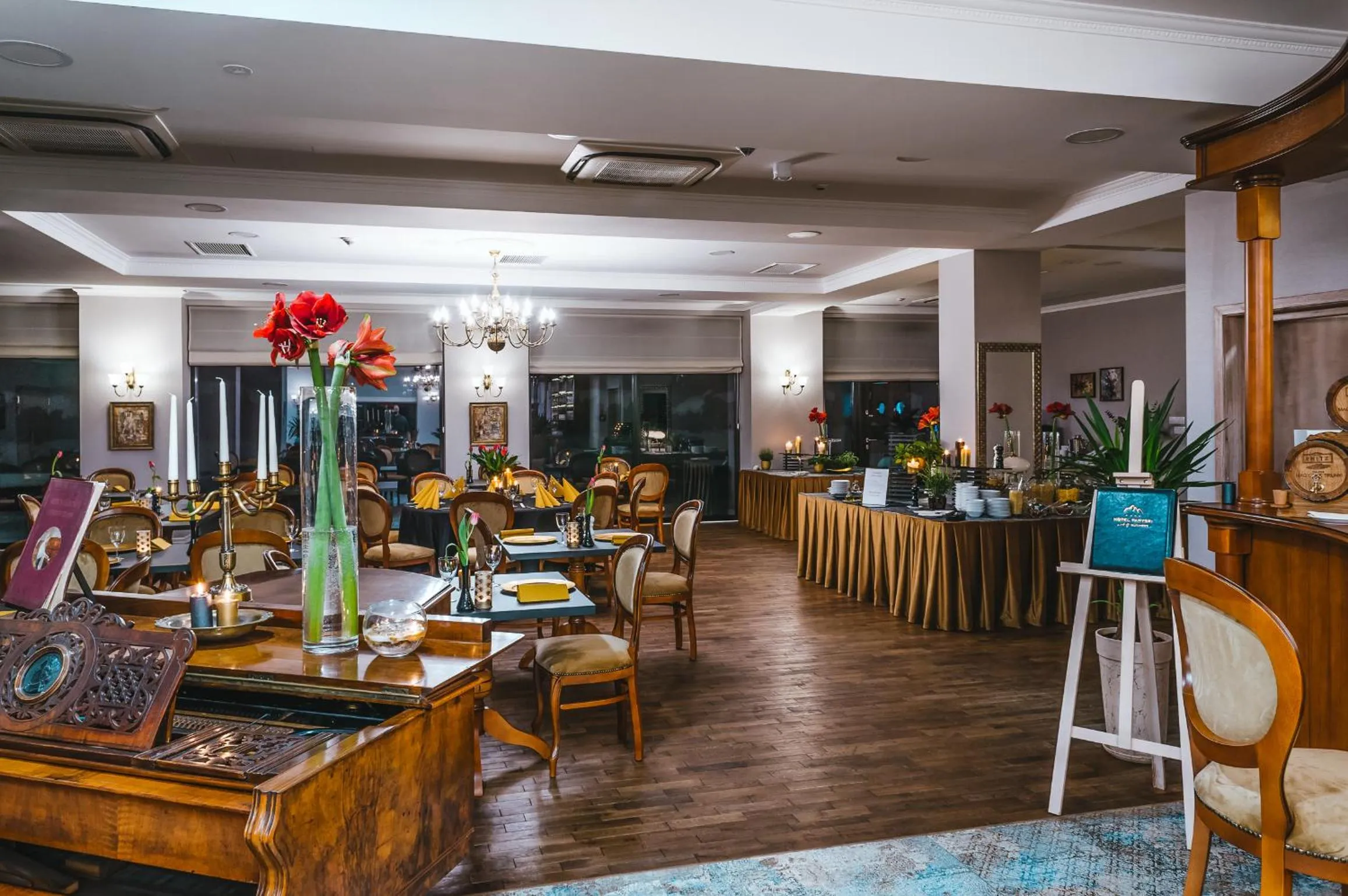 Restaurant/places to eat in Hotel Paryski Art & Business Zakopane - Basen Jacuzzi Sauna Małpi Gaj