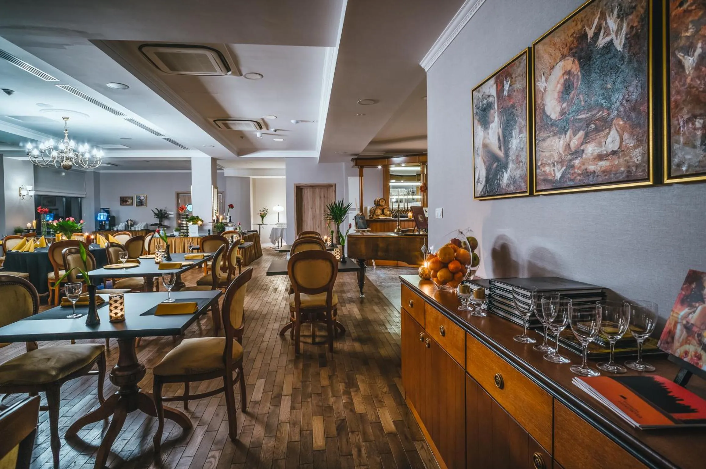 Restaurant/places to eat in Hotel Paryski Art & Business Zakopane - Basen Jacuzzi Sauna Małpi Gaj