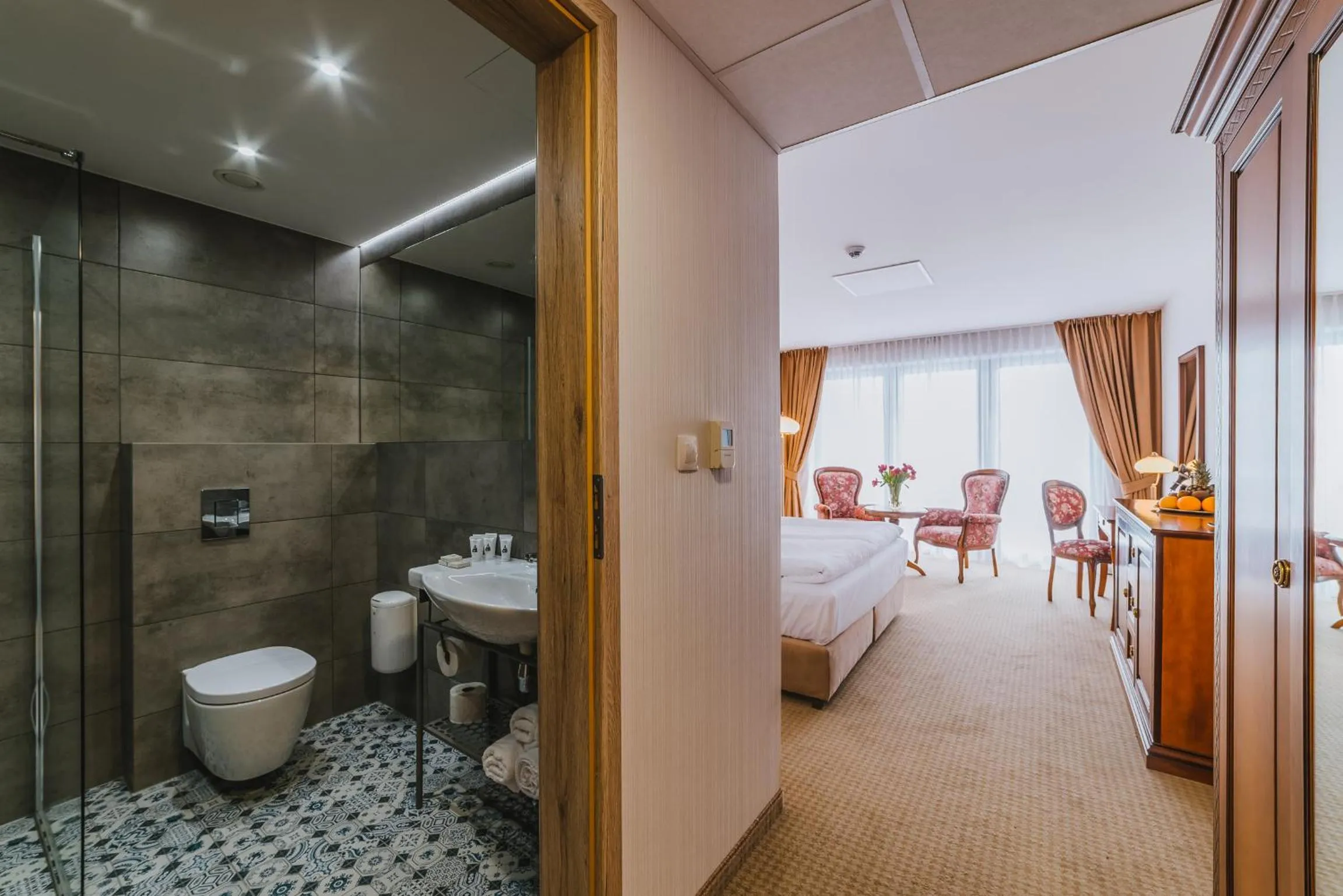 Photo of the whole room in Hotel Paryski Art & Business Zakopane - Basen Jacuzzi Sauna Małpi Gaj