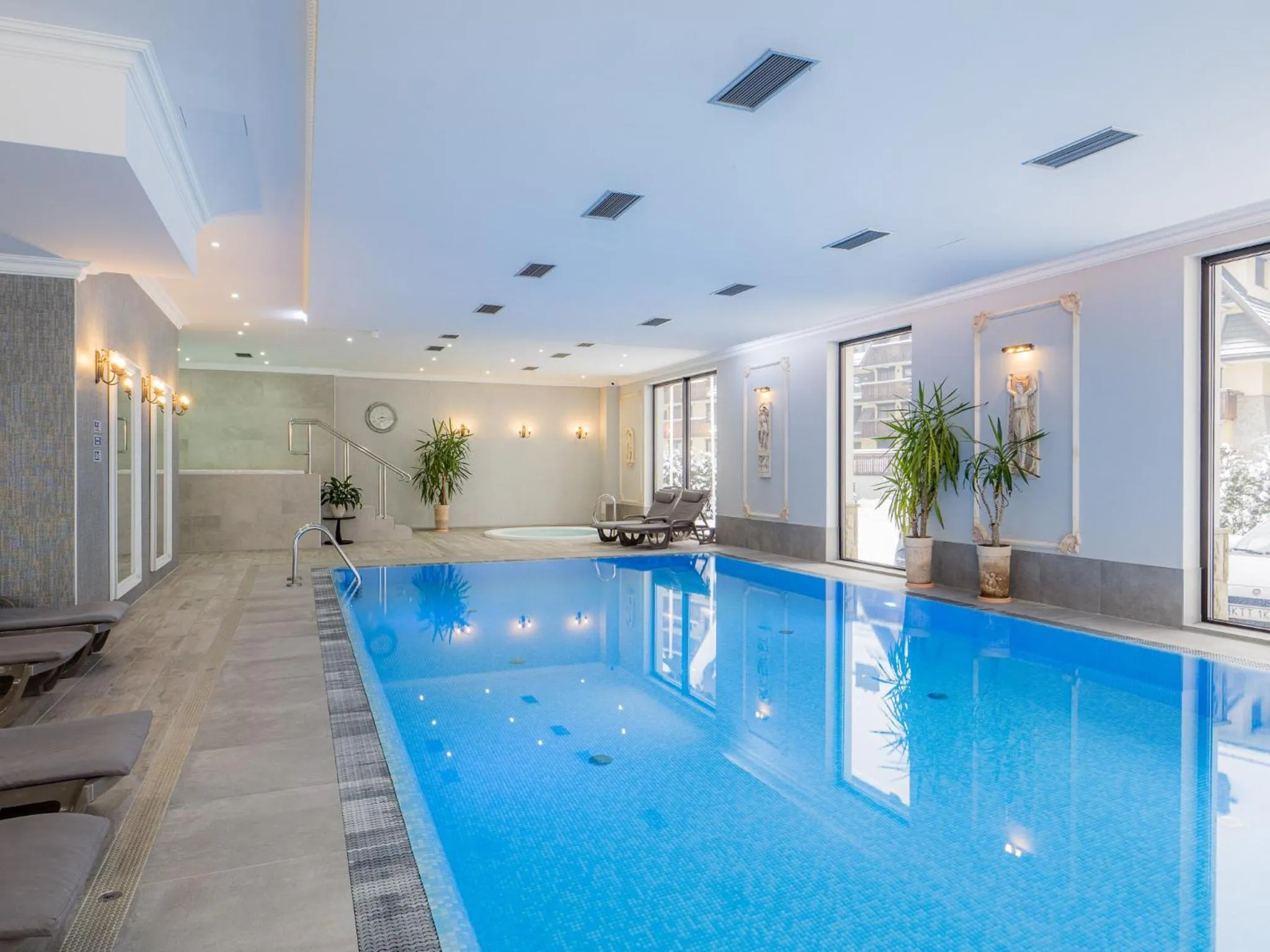 Property building in Hotel Paryski Art & Business Zakopane - Basen Jacuzzi Sauna Małpi Gaj