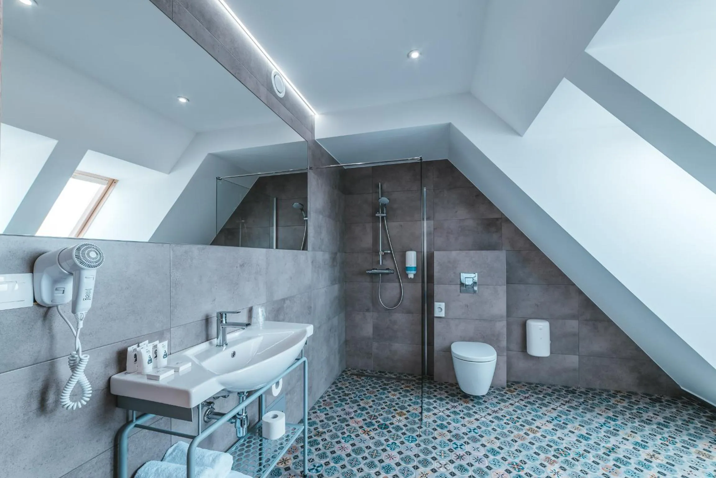 Shower in Hotel Paryski Art & Business Zakopane - Basen Jacuzzi Sauna Małpi Gaj