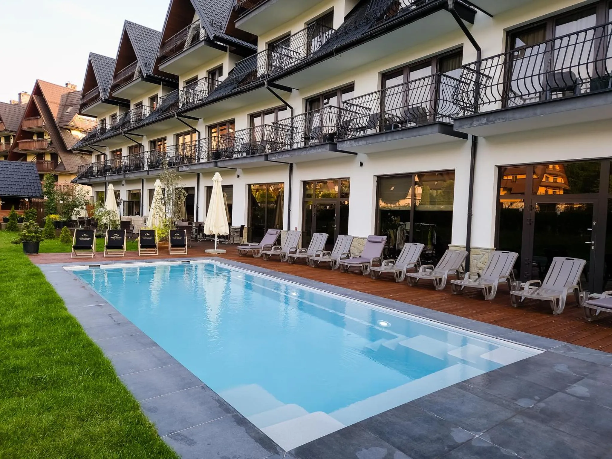 Garden in Hotel Paryski Art & Business Zakopane - Basen Jacuzzi Sauna Małpi Gaj