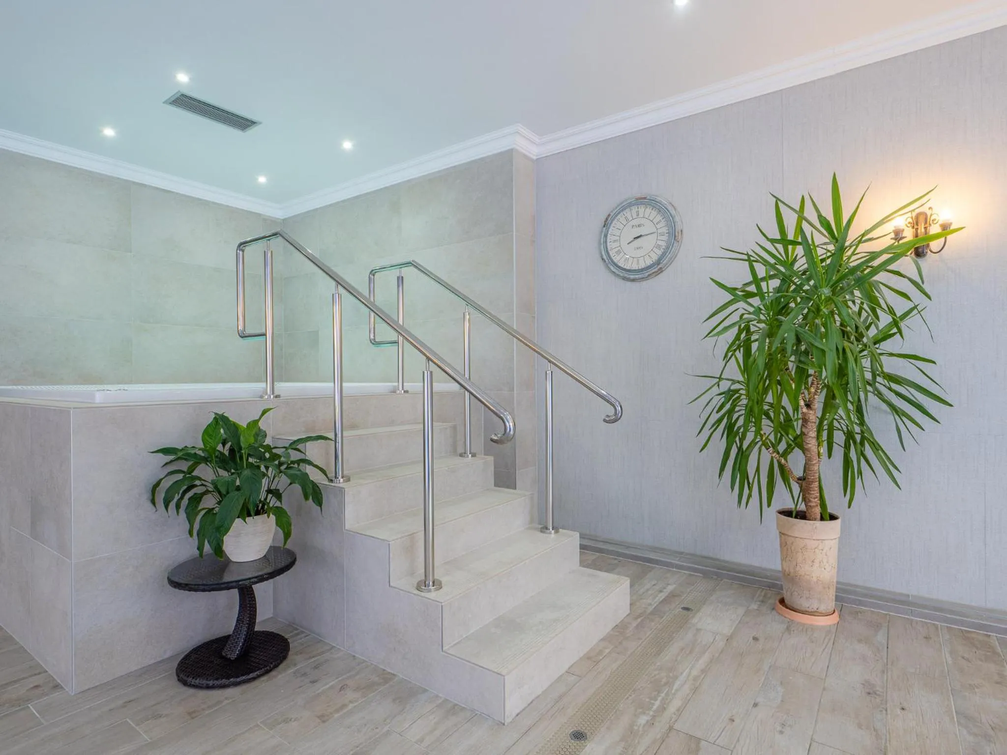 Property building in Hotel Paryski Art & Business Zakopane - Basen Jacuzzi Sauna Małpi Gaj