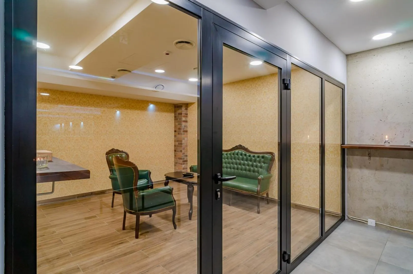 Billiard in Hotel Paryski Art & Business Zakopane - Basen Jacuzzi Sauna Małpi Gaj