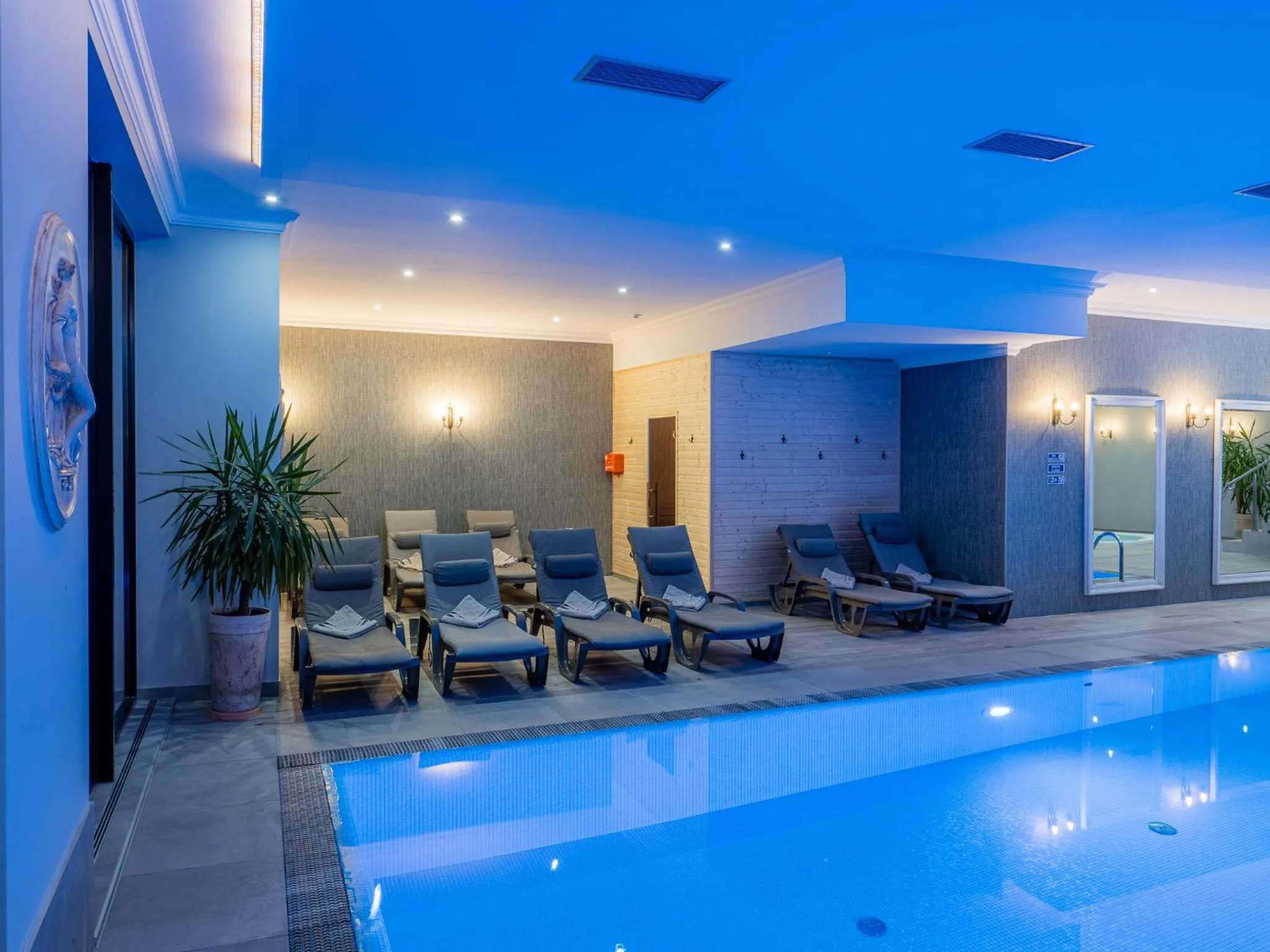 Property building in Hotel Paryski Art & Business Zakopane - Basen Jacuzzi Sauna Małpi Gaj