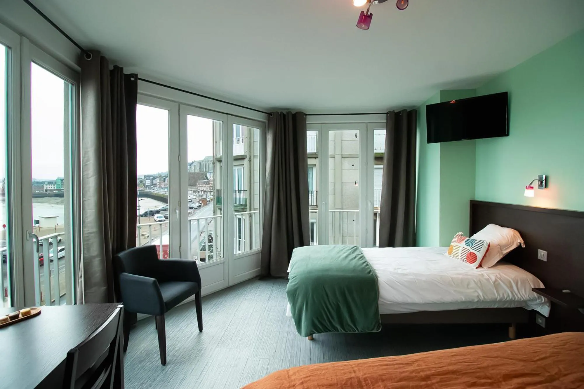 Bed in Hotel Le Richelieu