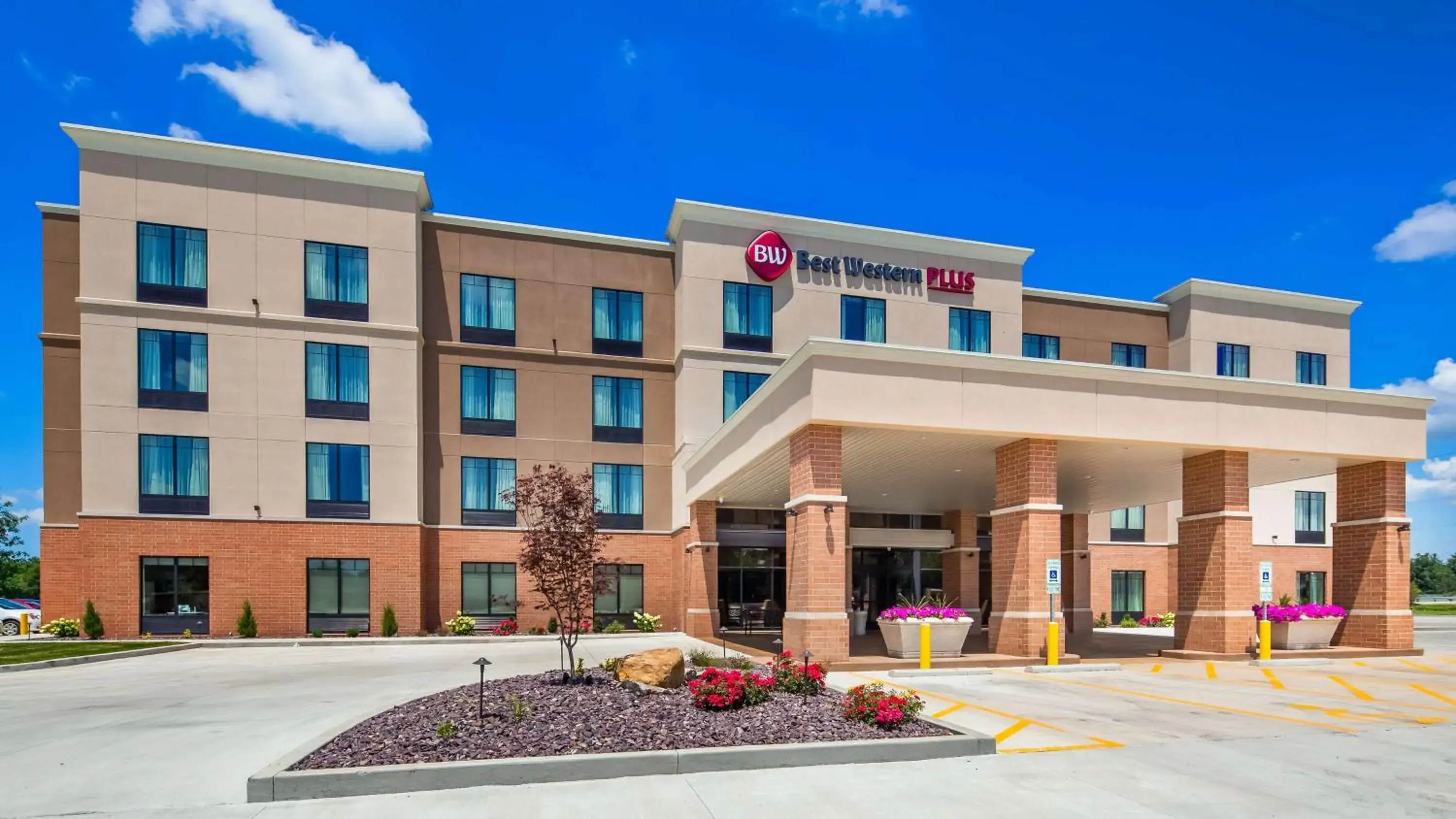 Property building in Best Western Plus Centralia Hotel & Suites Property building in Best Western Plus Centralia Hotel & Suites