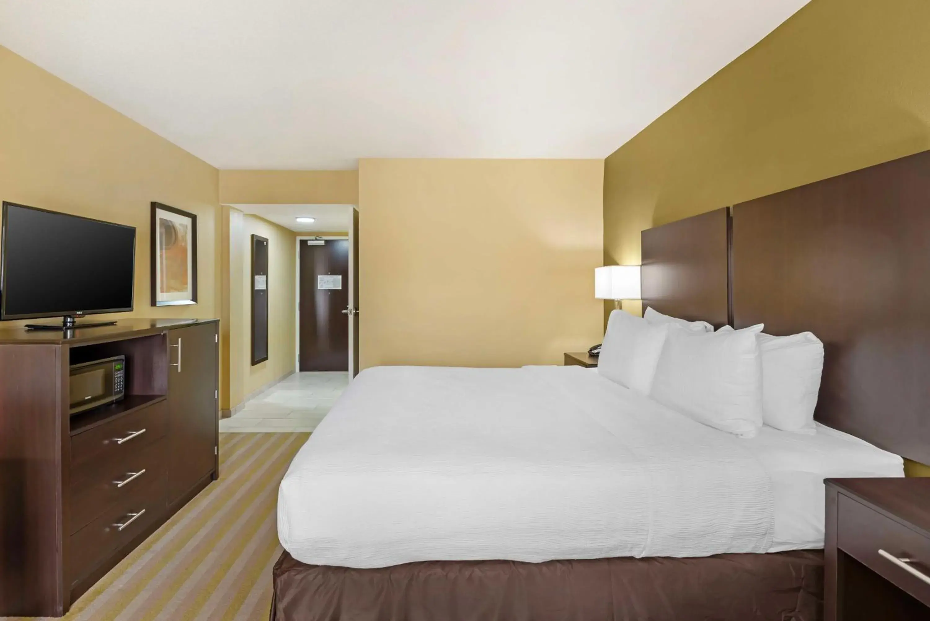 King Room in Best Western Plus Thornburg Inn & Suites King Room in Best Western Plus Thornburg Inn & Suites