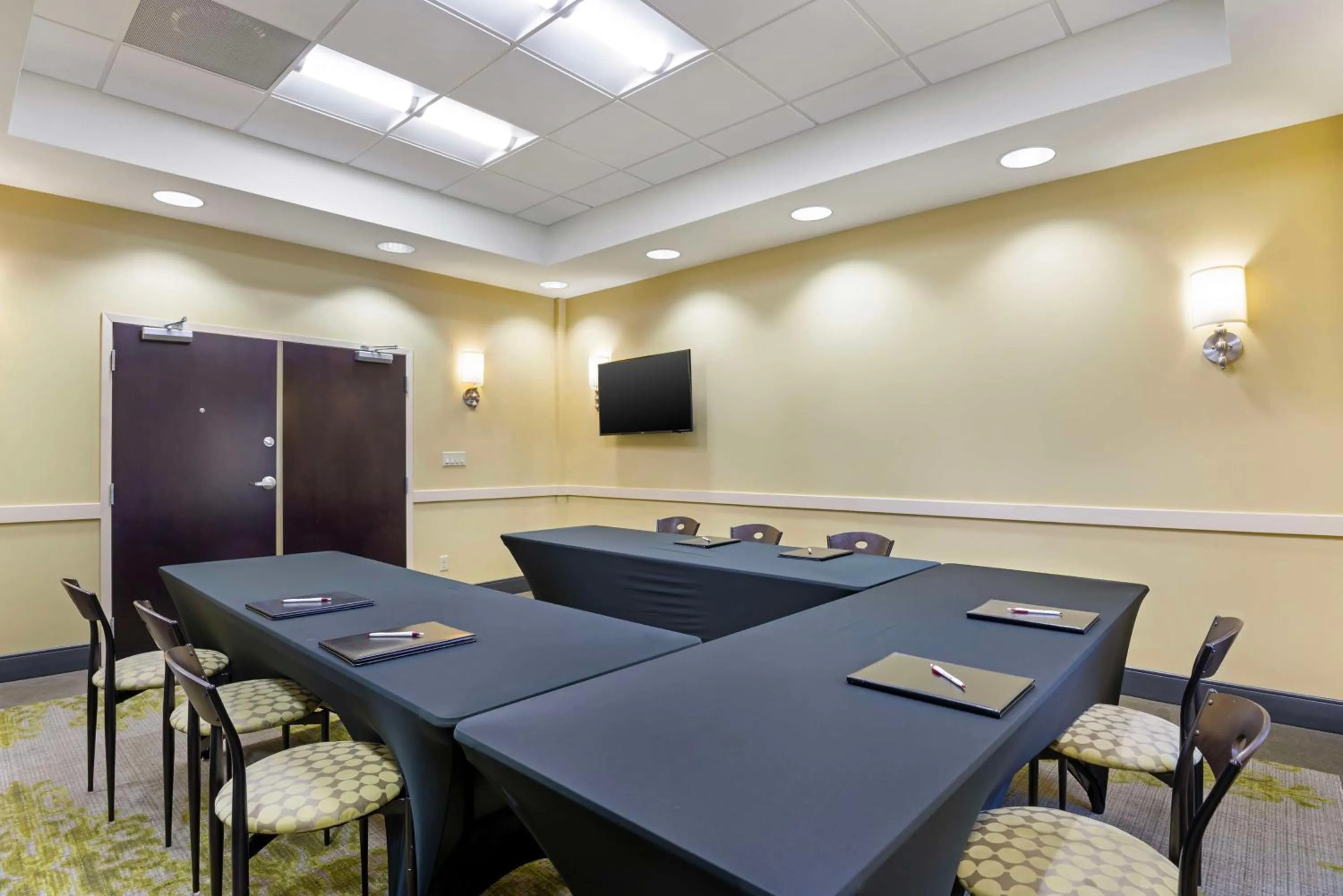 Meeting/conference room in Best Western Plus Thornburg Inn & Suites