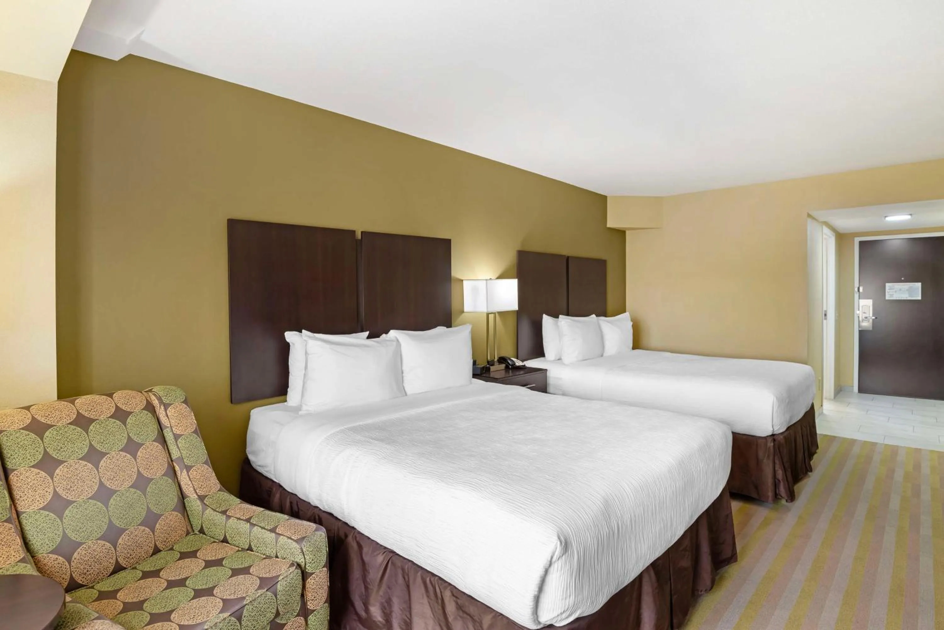 Bedroom, Bed in Best Western Plus Thornburg Inn & Suites