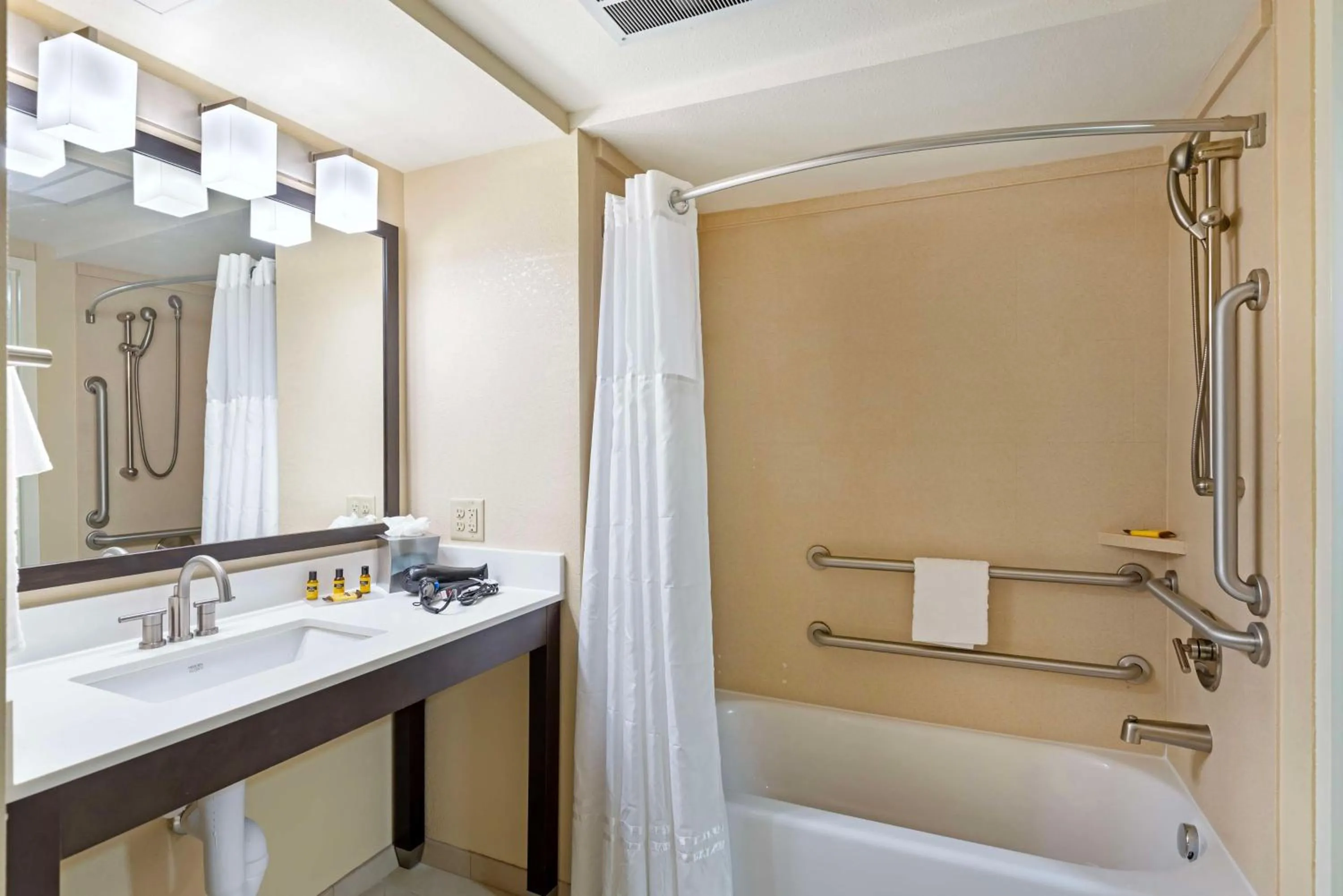 Bathroom in Best Western Plus Thornburg Inn & Suites