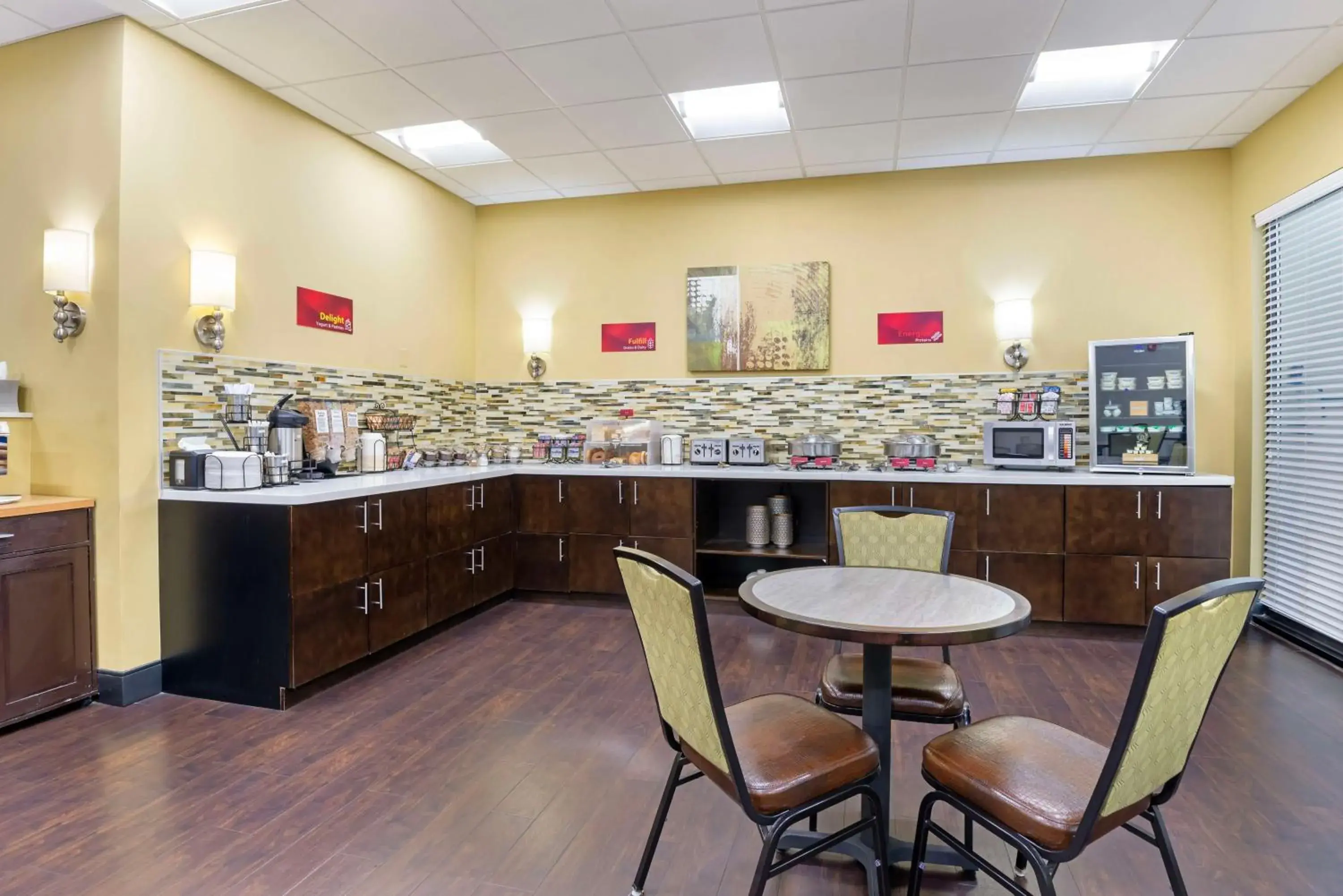 Breakfast in Best Western Plus Thornburg Inn & Suites Breakfast in Best Western Plus Thornburg Inn & Suites