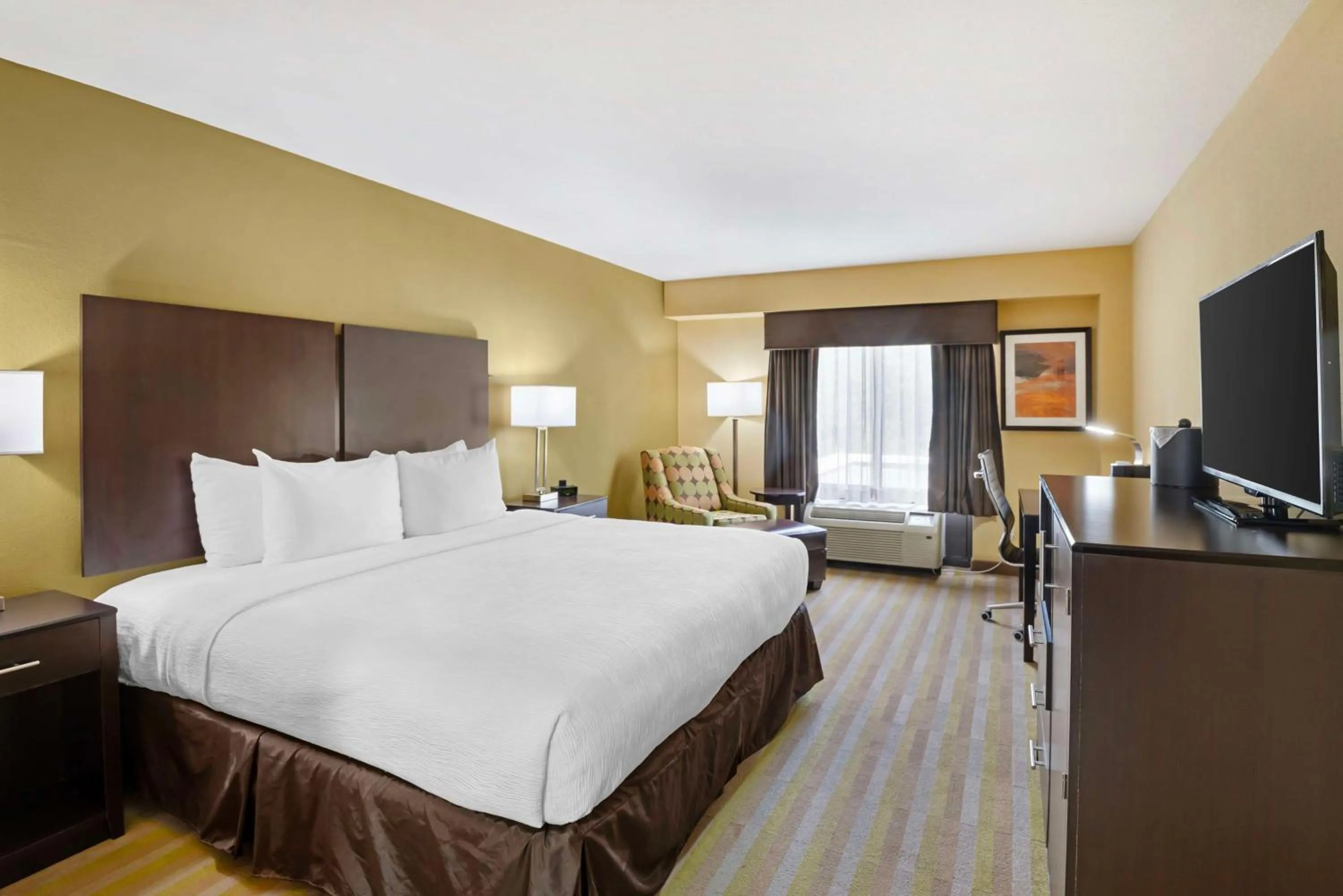 Bedroom, Bed in Best Western Plus Thornburg Inn & Suites
