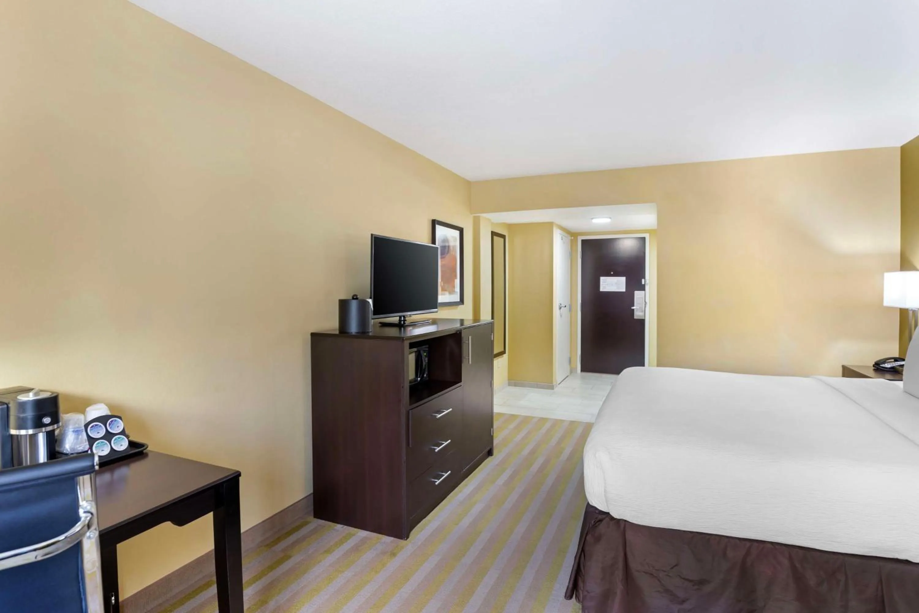 Bedroom, Bed in Best Western Plus Thornburg Inn & Suites
