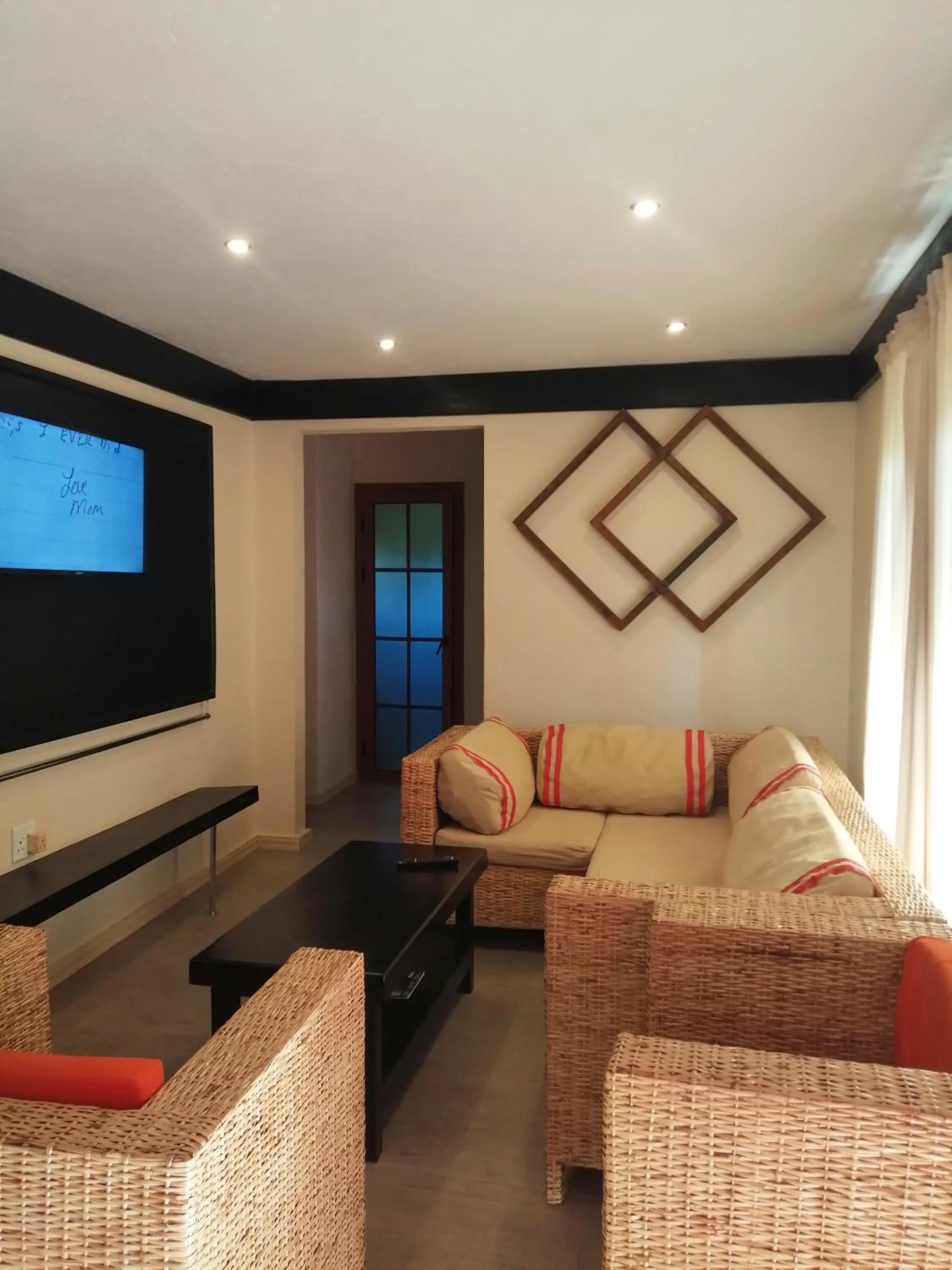 Living room in CommonLens Inn