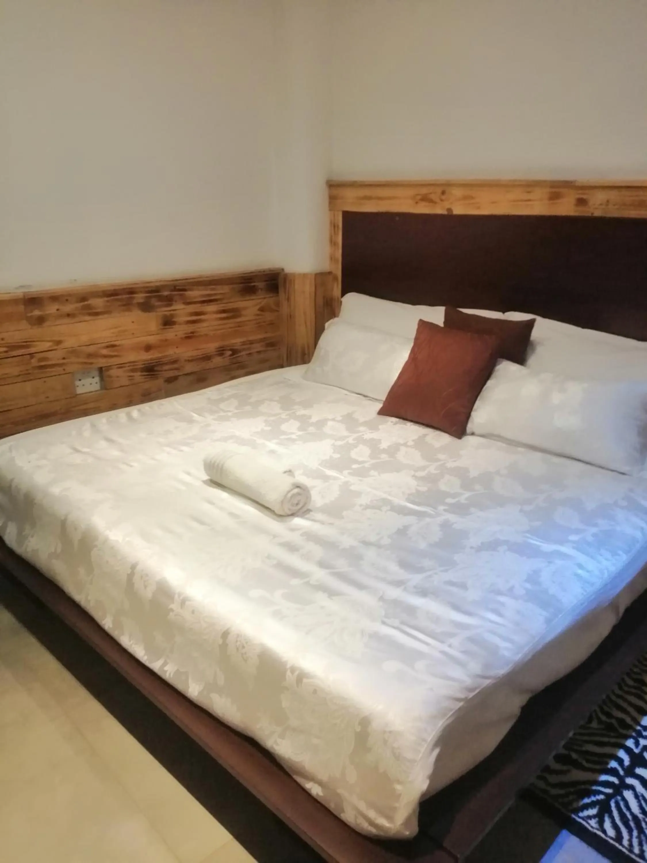 Bed in CommonLens Inn
