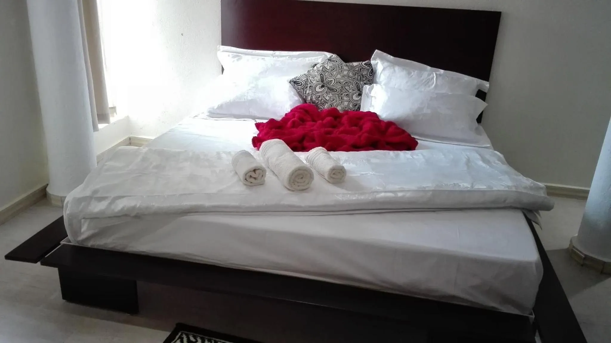 Bed in CommonLens Inn