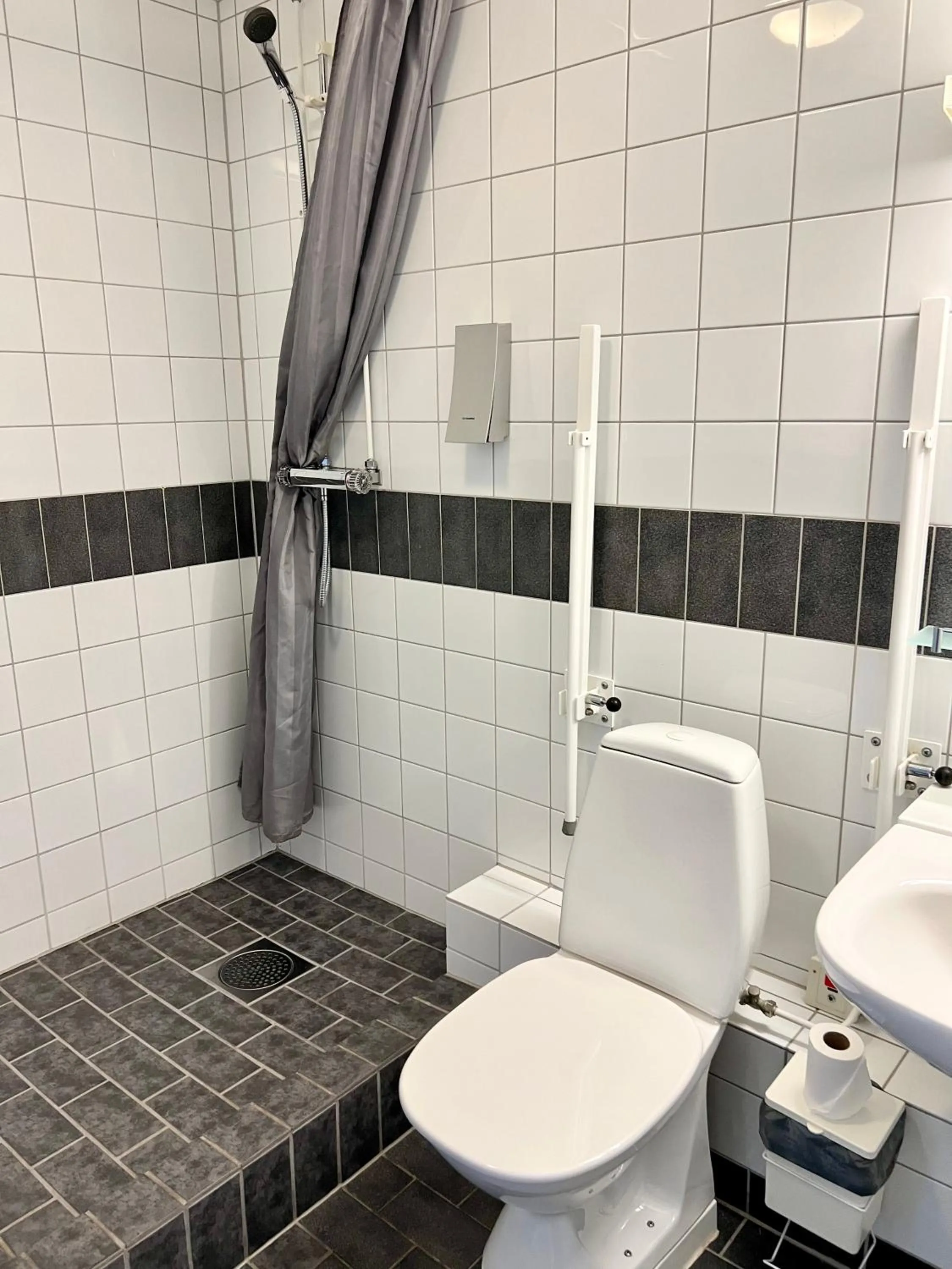 Bathroom in Vandrarhem Nattmössan