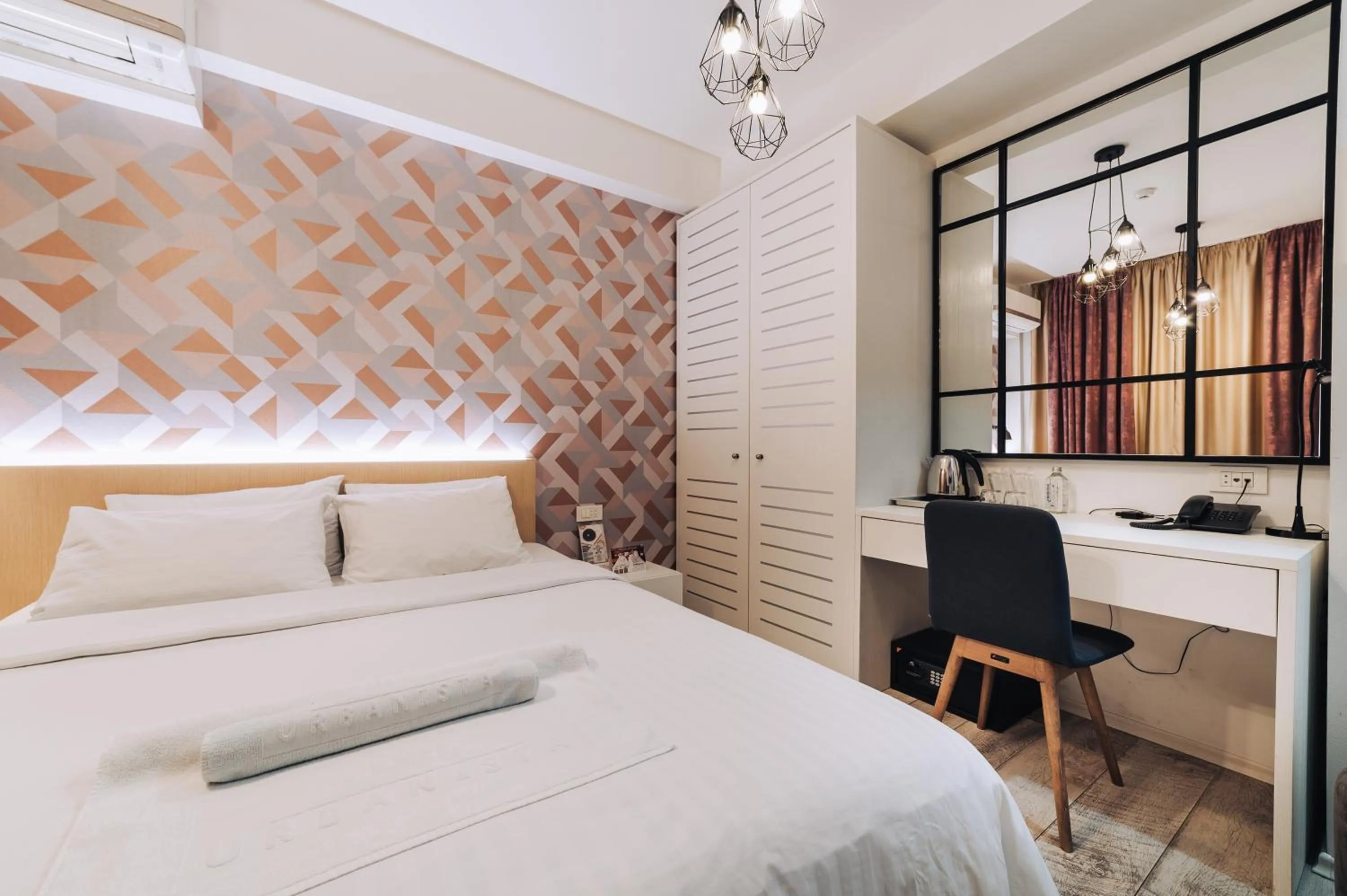 Bed in Urbanista Hotel & Bar