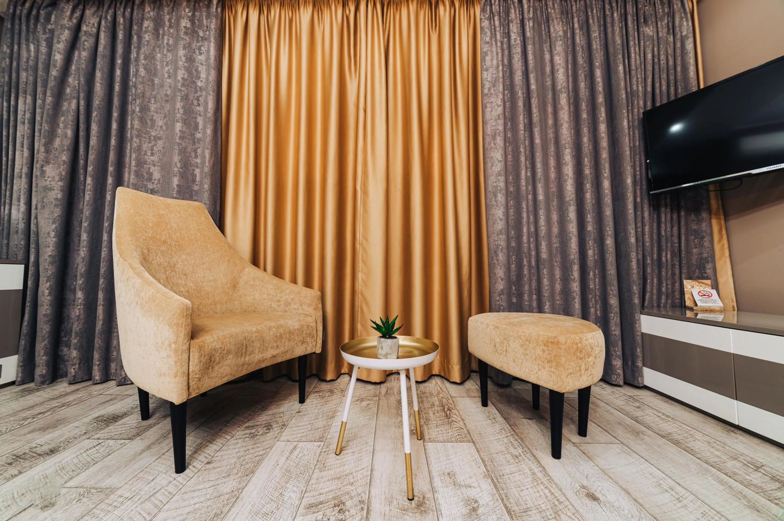 TV and multimedia in Urbanista Hotel & Bar