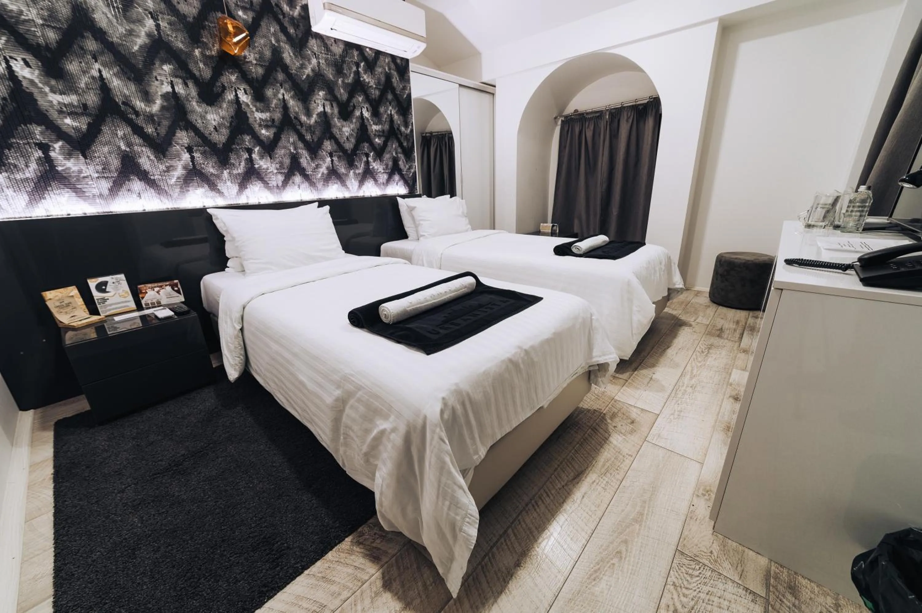 Bed in Urbanista Hotel & Bar