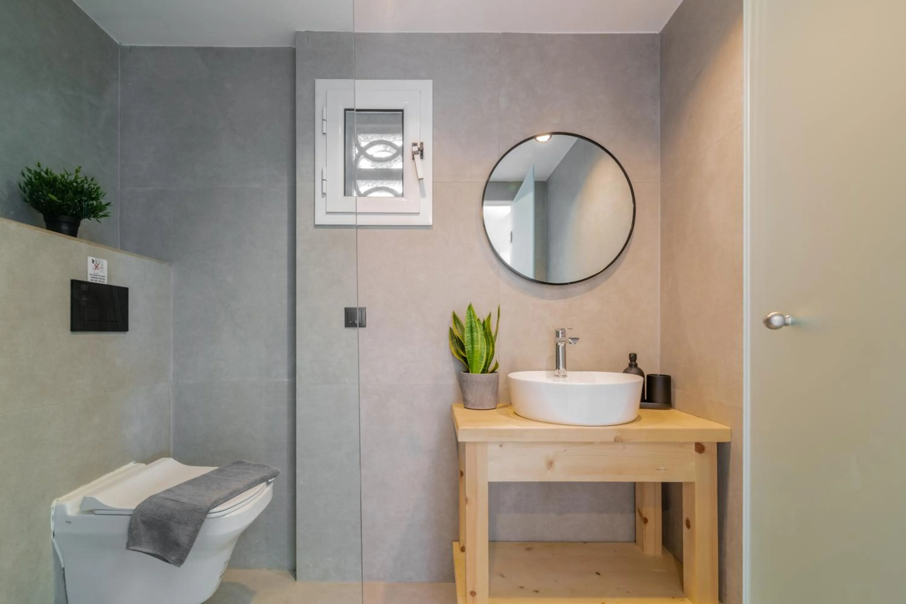 Shower in Alykes View Apartments